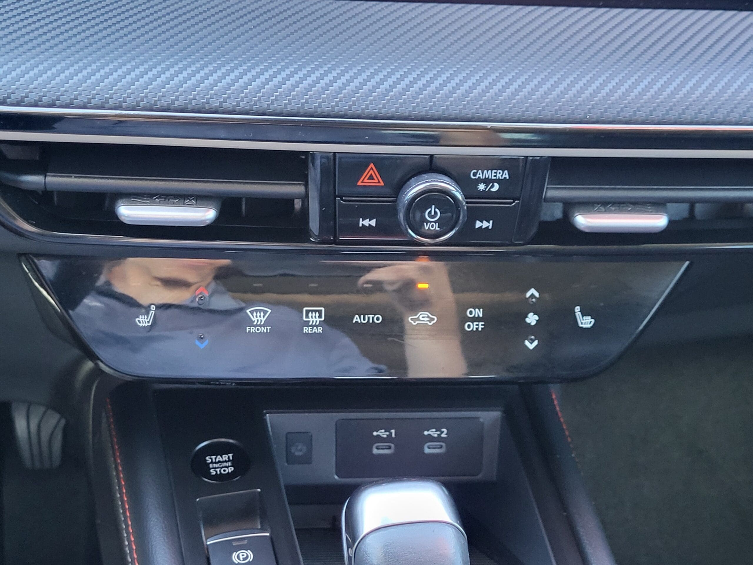 2025 Nissan Kicks - Image 19