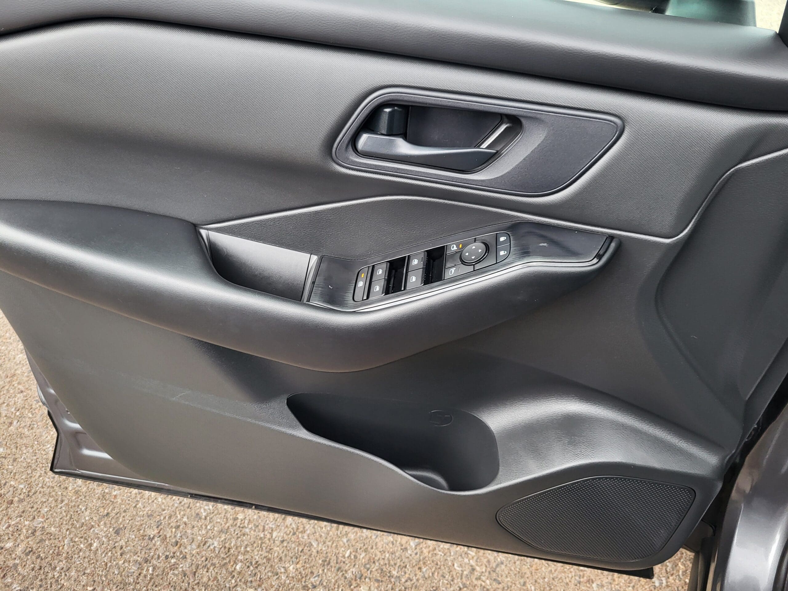 2025 Nissan Rogue - Image 21