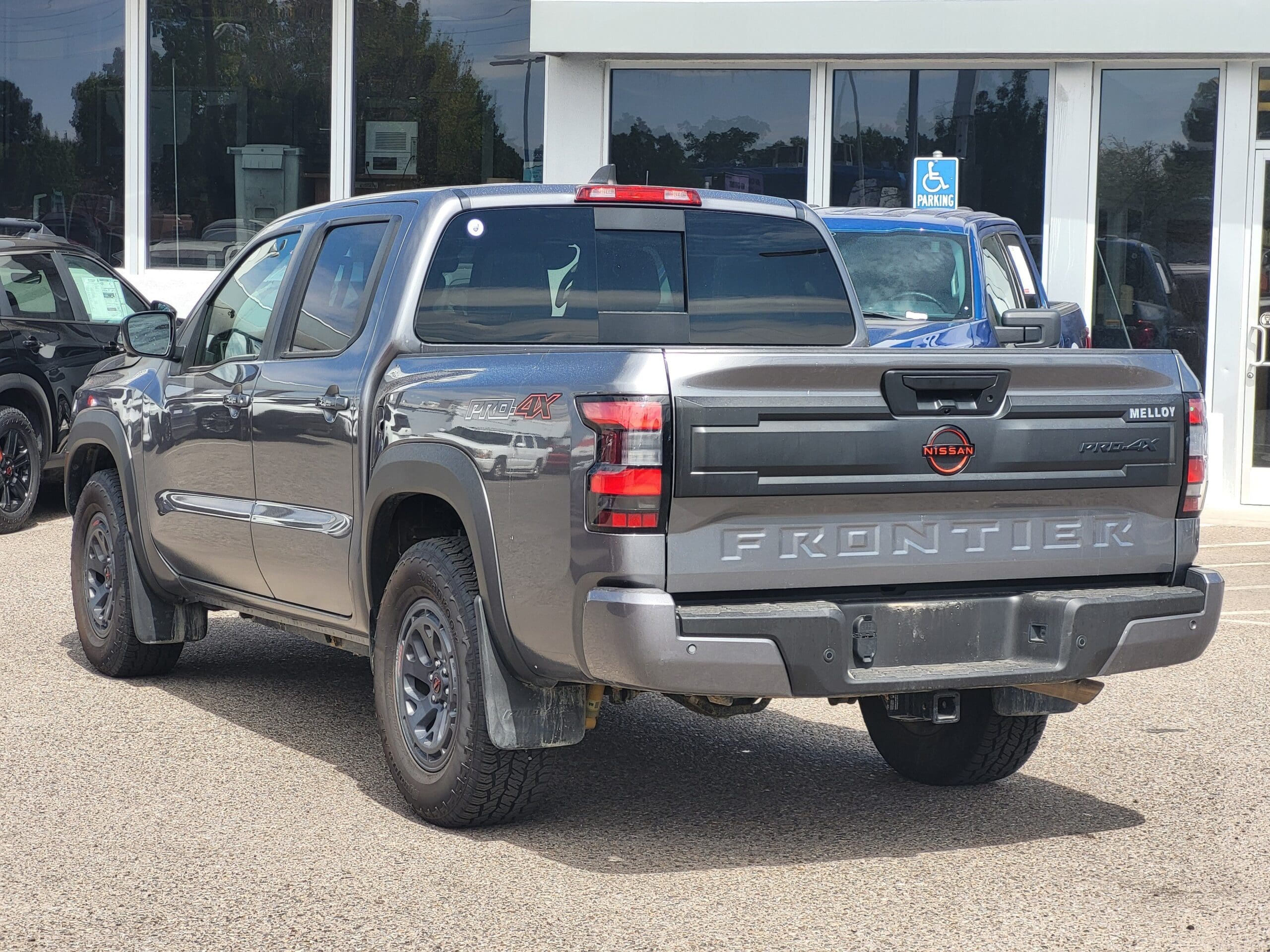 2025 Nissan Frontier - Image 4