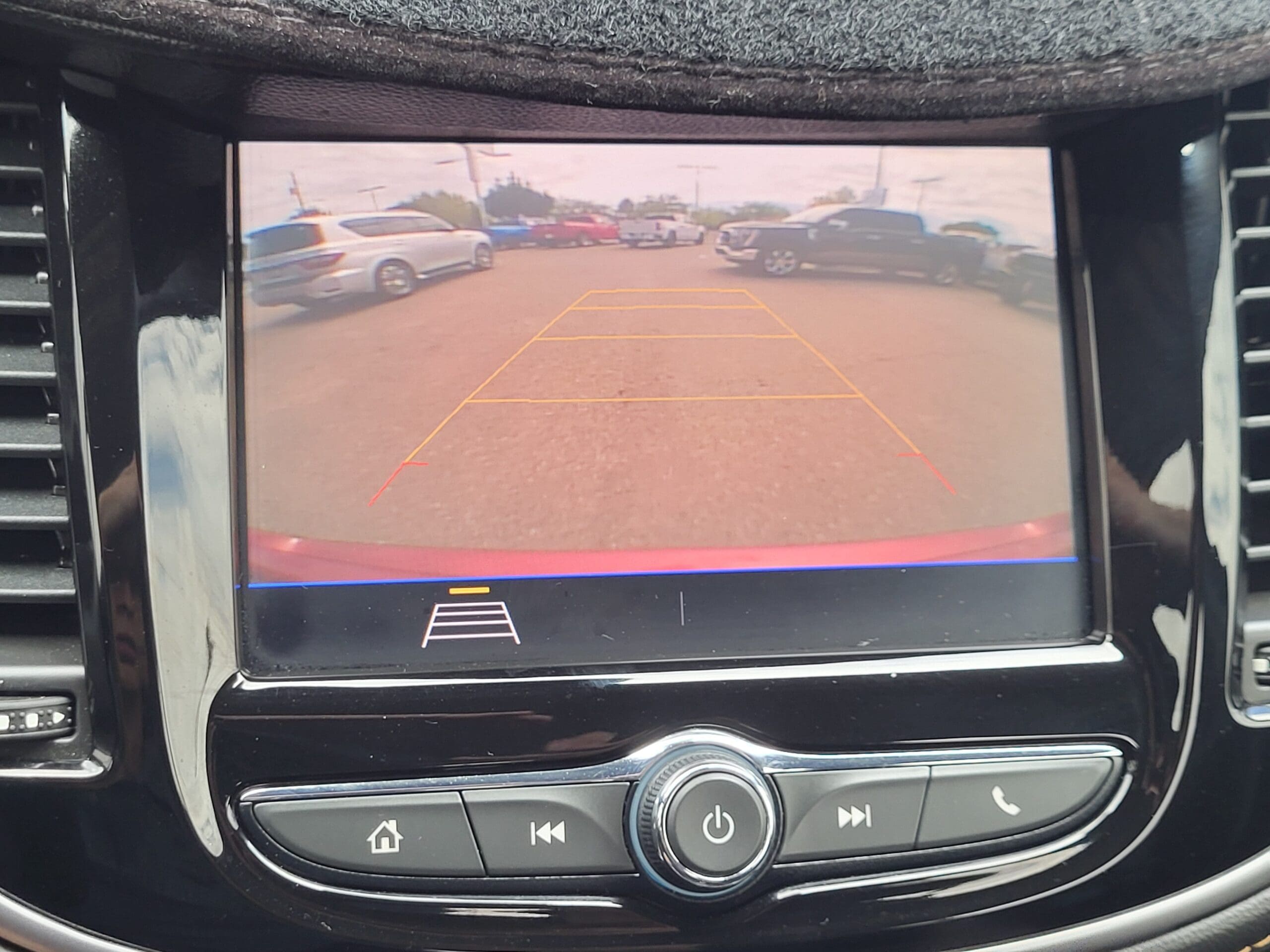 2022 Chevrolet Trax - Image 16
