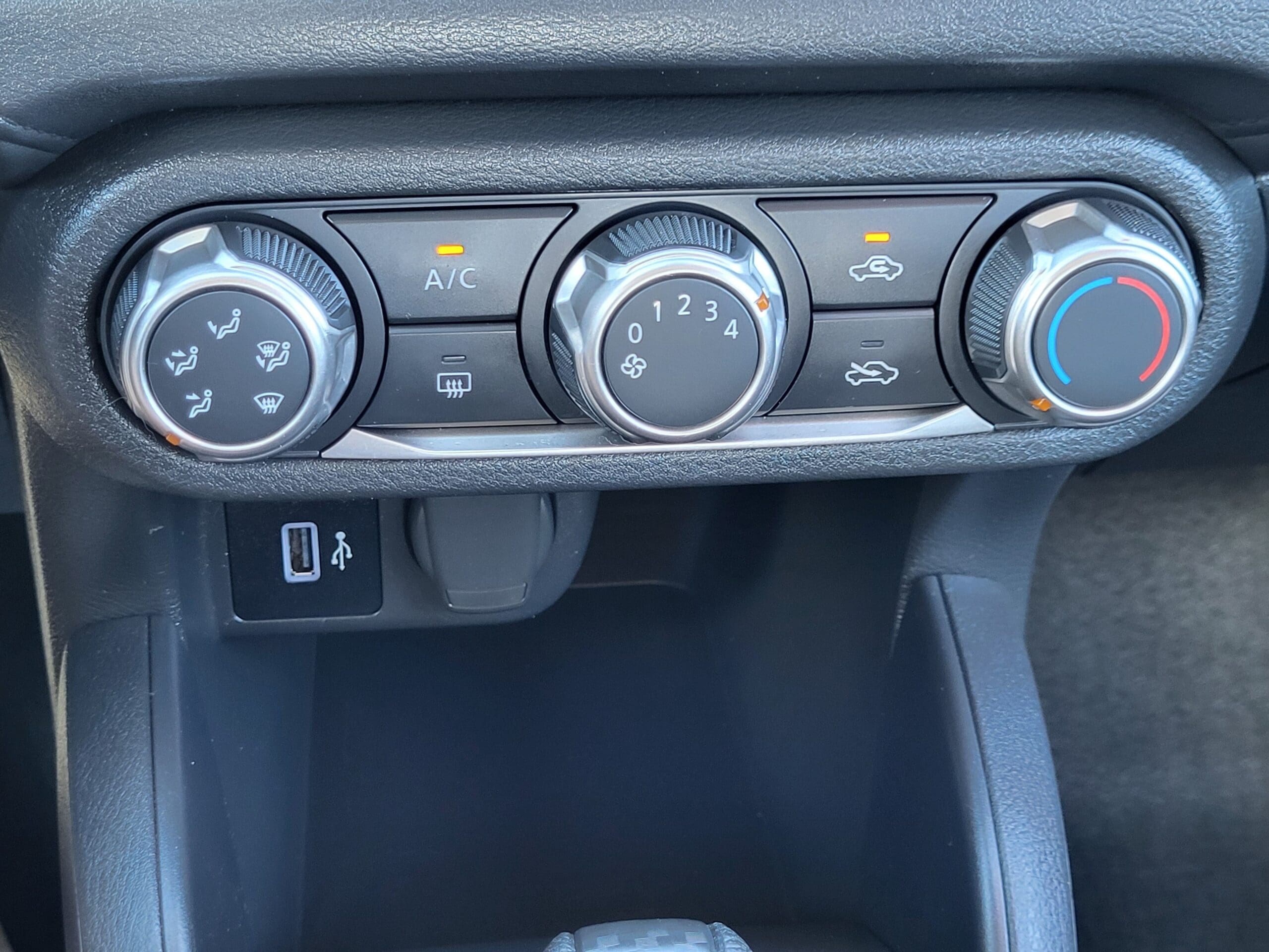 2024 Nissan Versa - Image 38