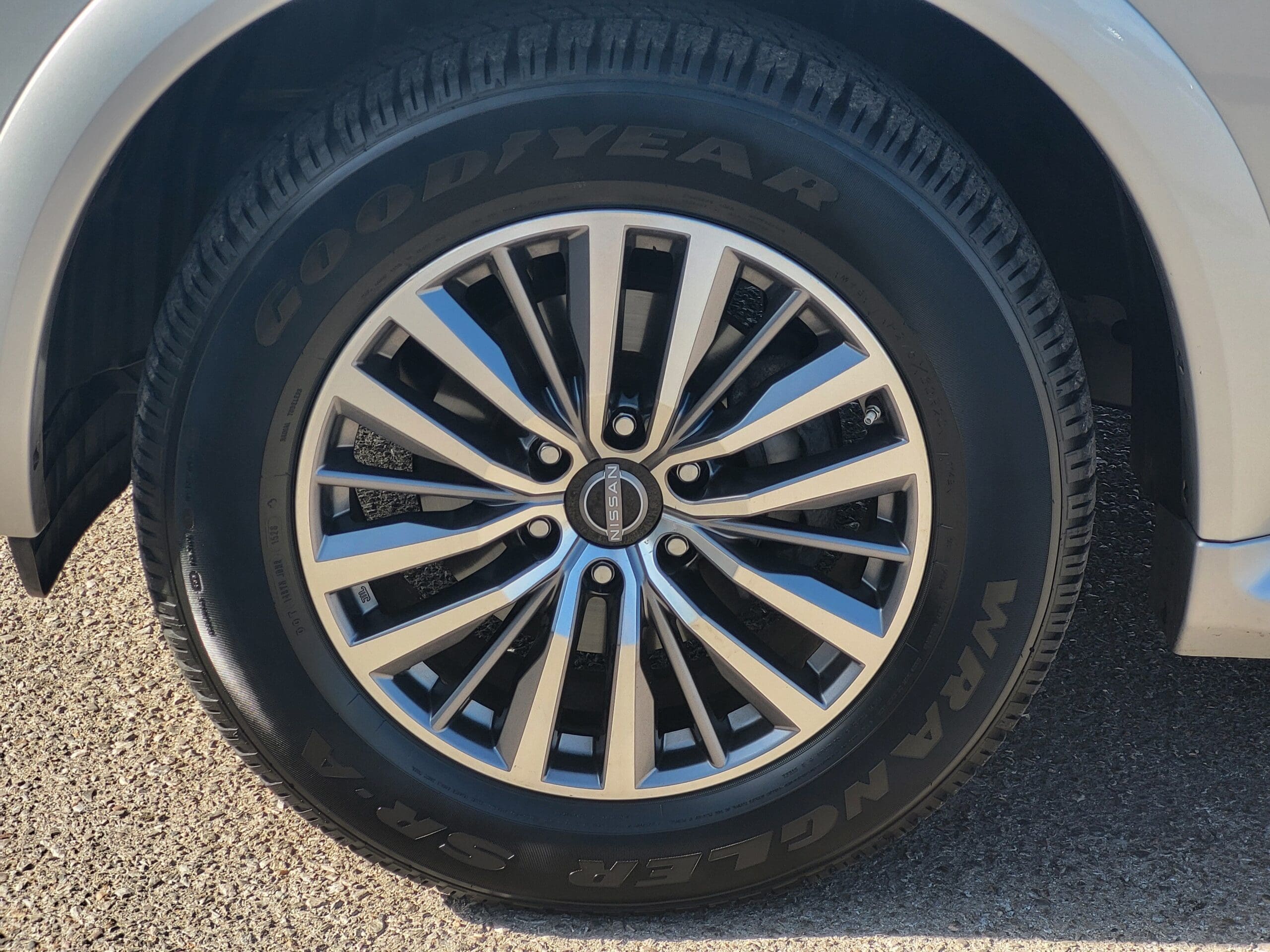 2022 Nissan Armada - Image 9