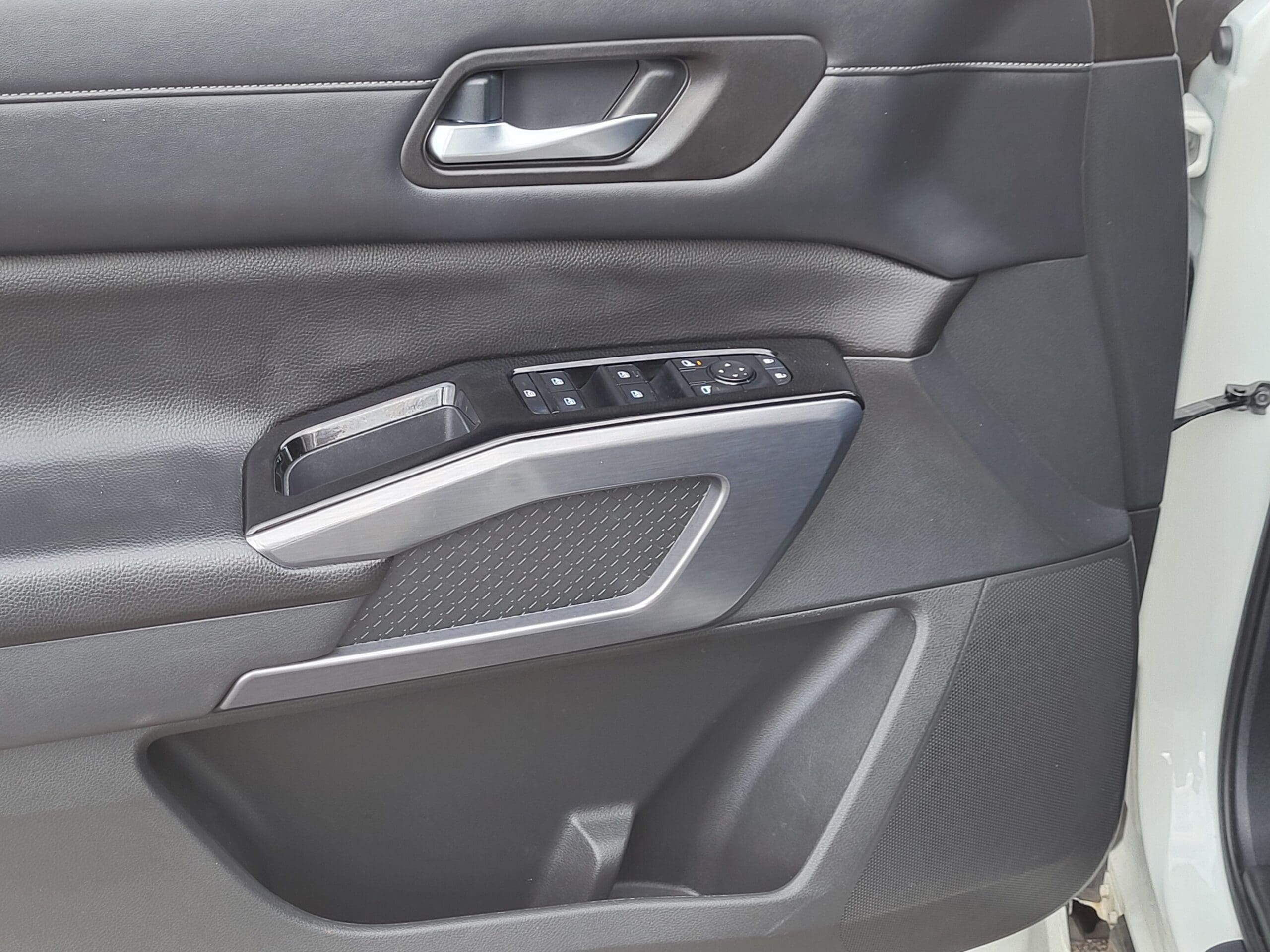2023 Nissan Pathfinder - Image 21