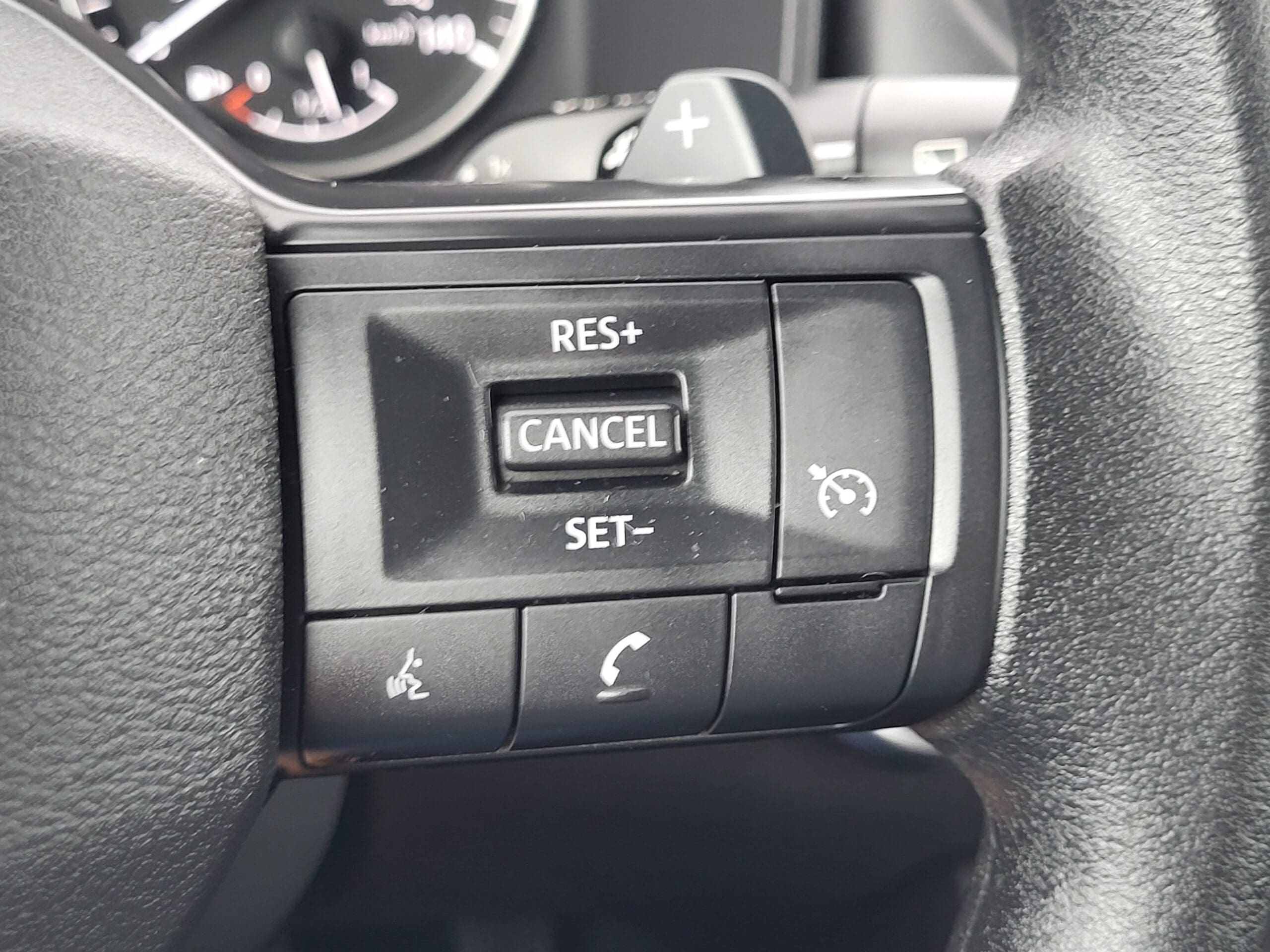 2025 Nissan Rogue - Image 30