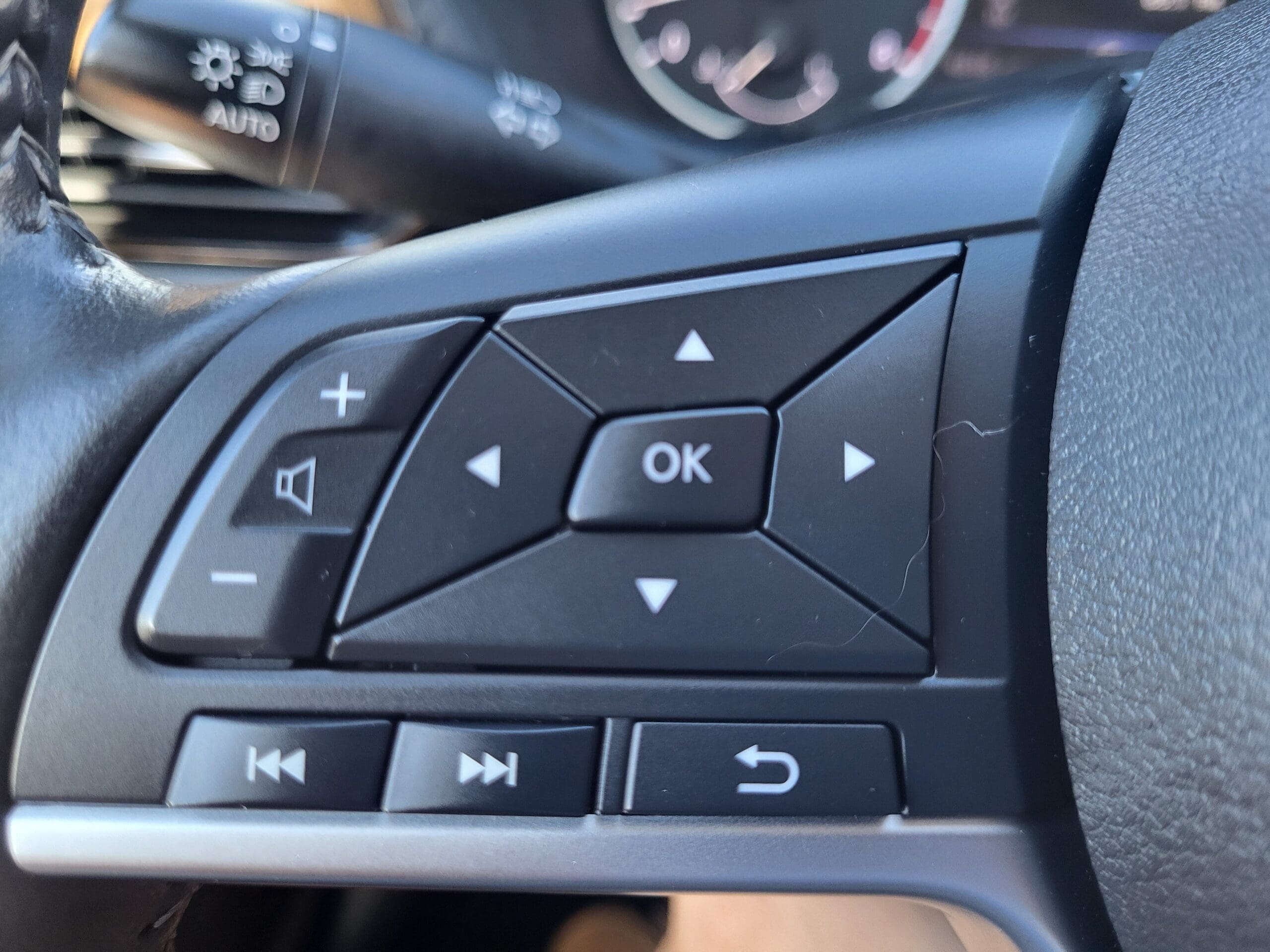 2025 Nissan Sentra - Image 30