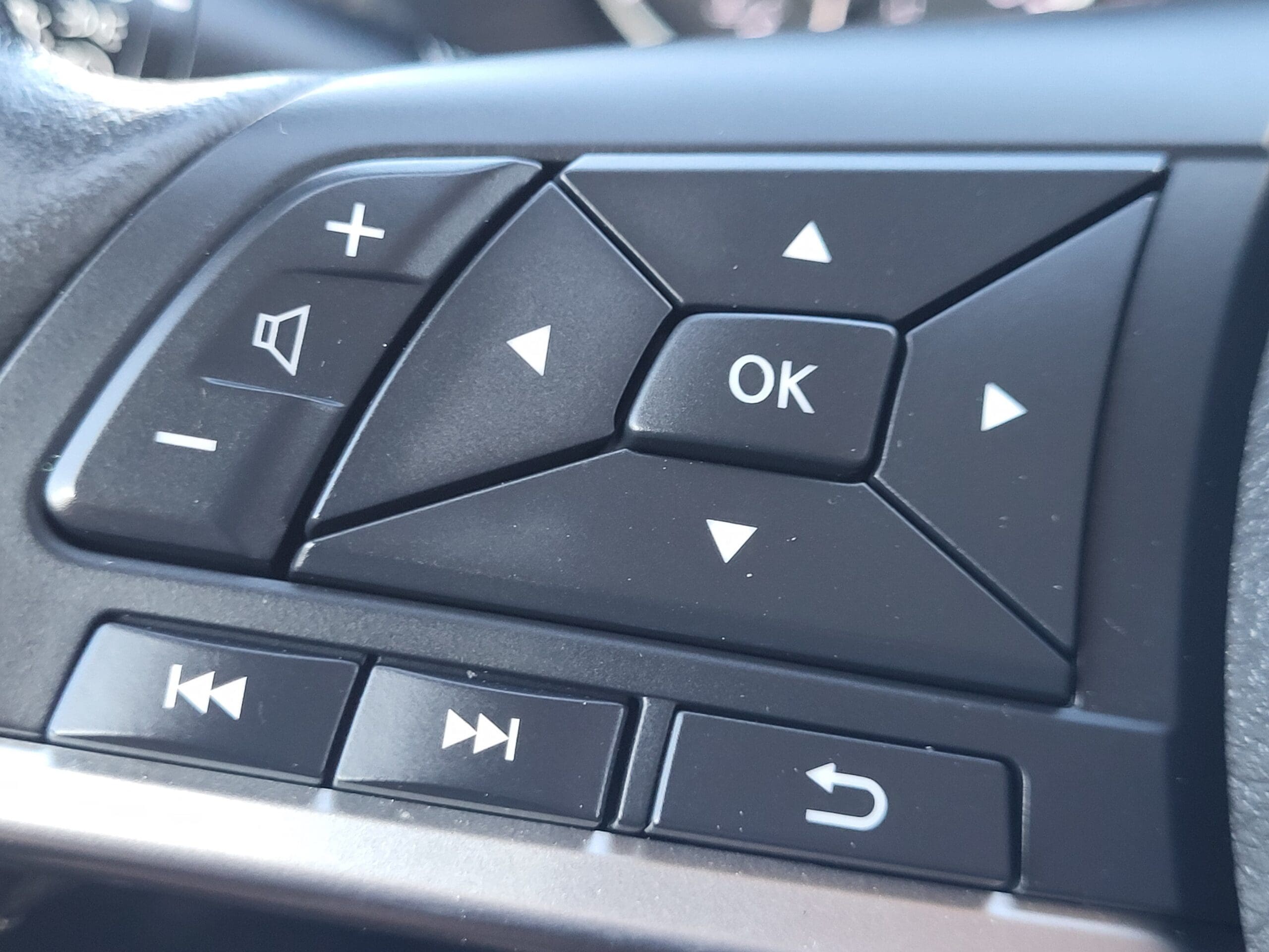 2025 Nissan Sentra - Image 24