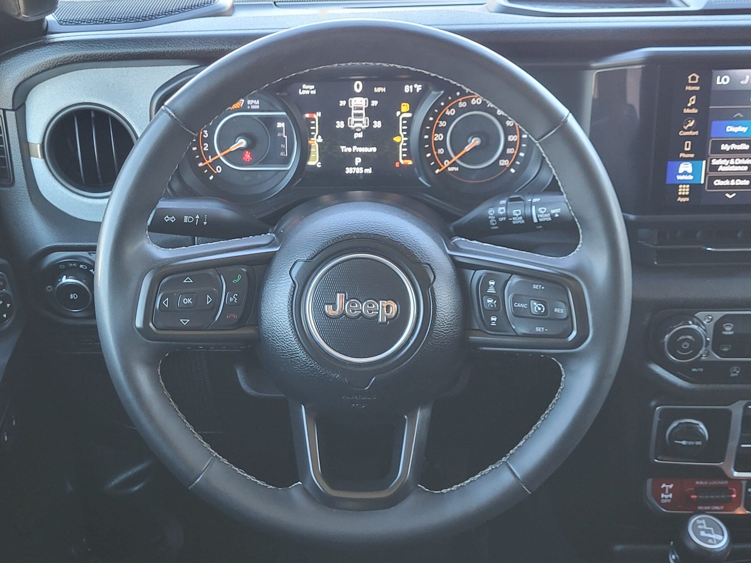 2025 Jeep Wrangler - Image 25