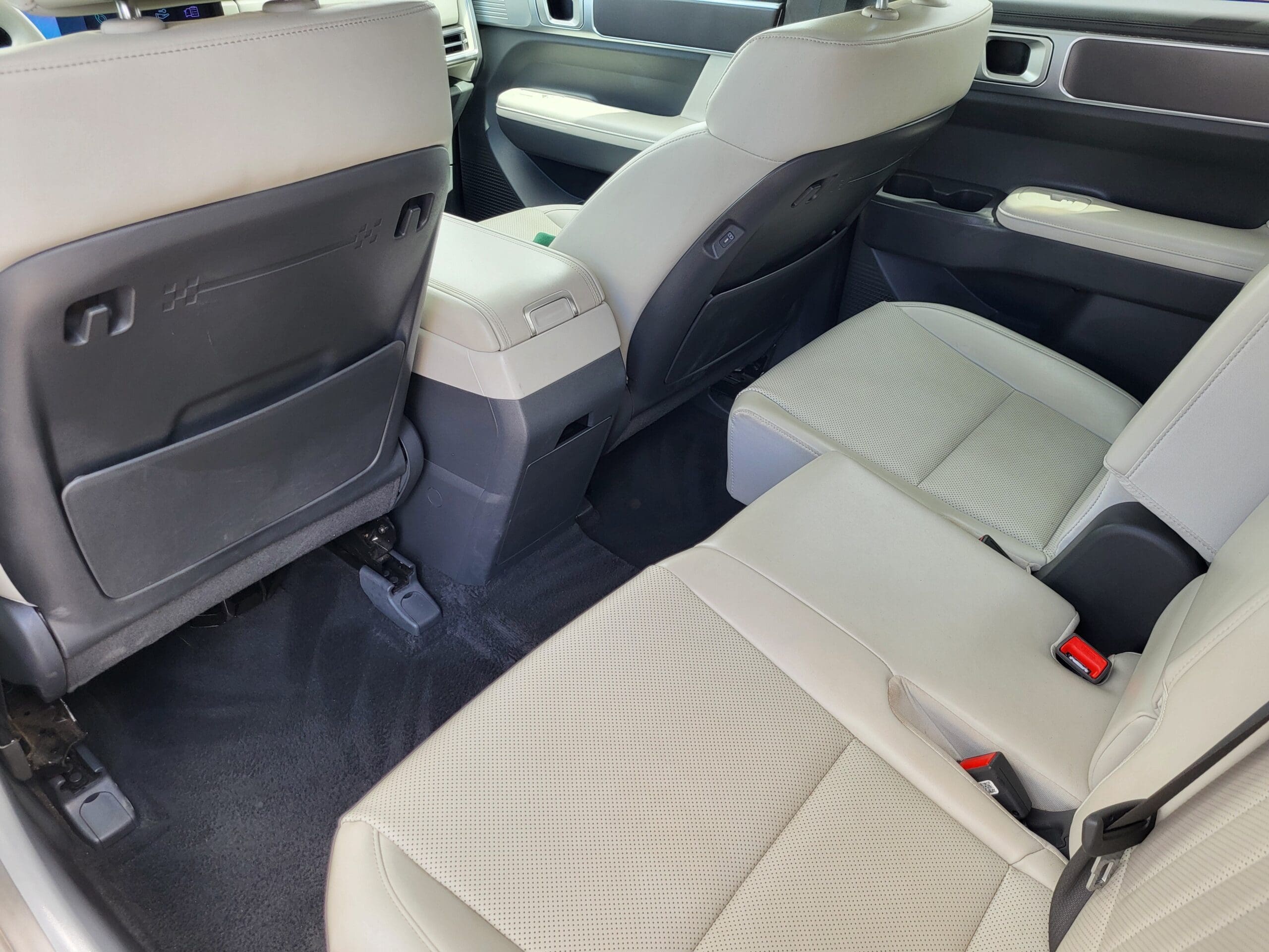 2025 Hyundai Santa Fe - Image 23