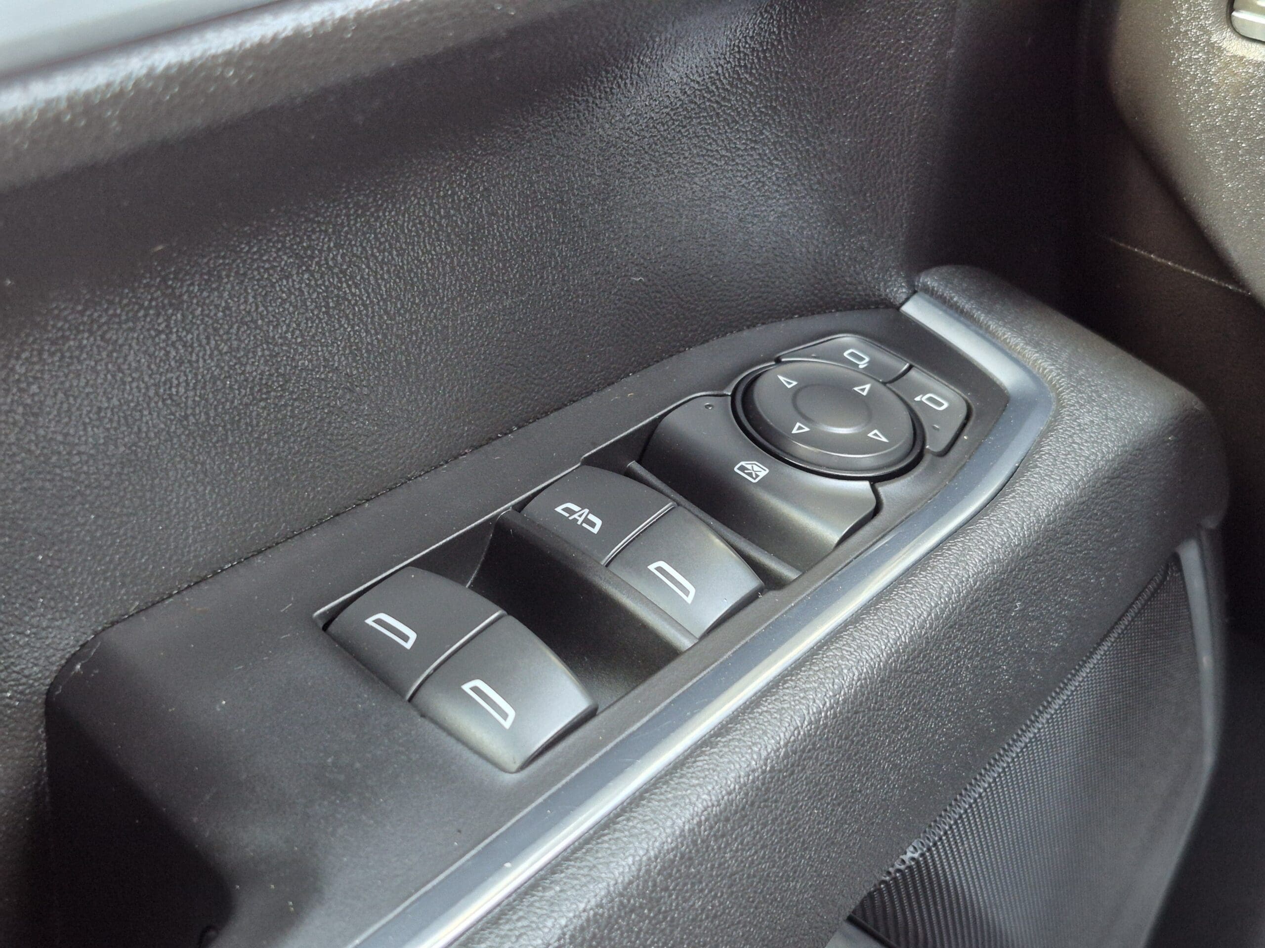 2025 Chevrolet Silverado 1500 - Image 12