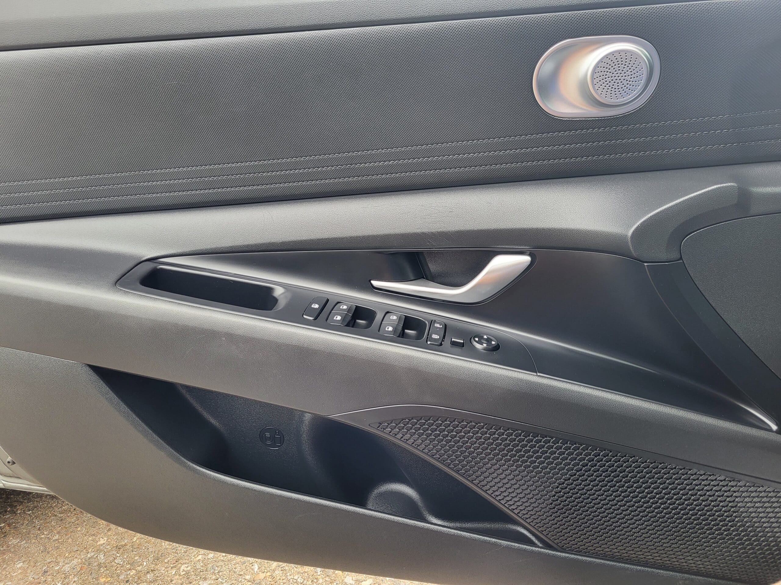 2025 Hyundai Elantra Hybrid - Image 24