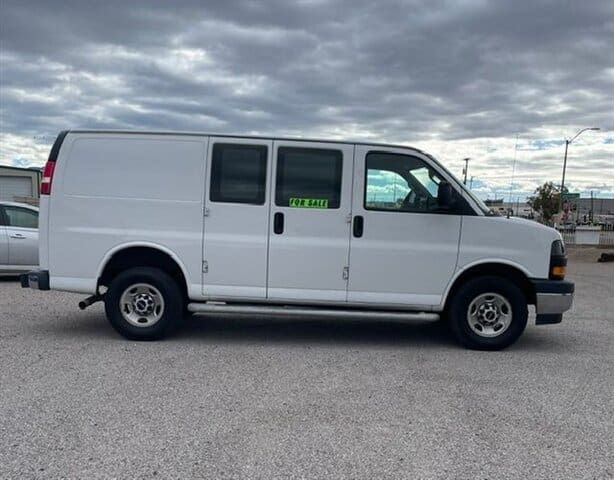 2022 GMC Savana - Image 2