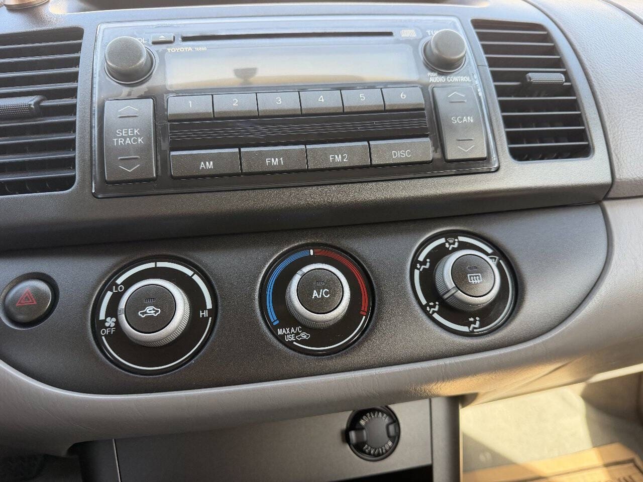 2005 Toyota Camry - Image 15