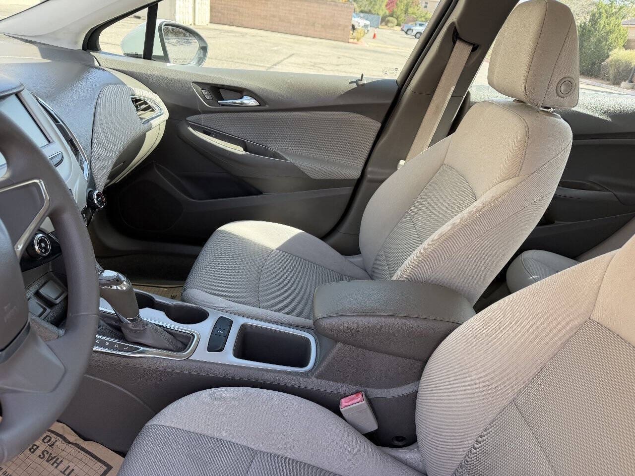 2018 Chevrolet Cruze - Image 10