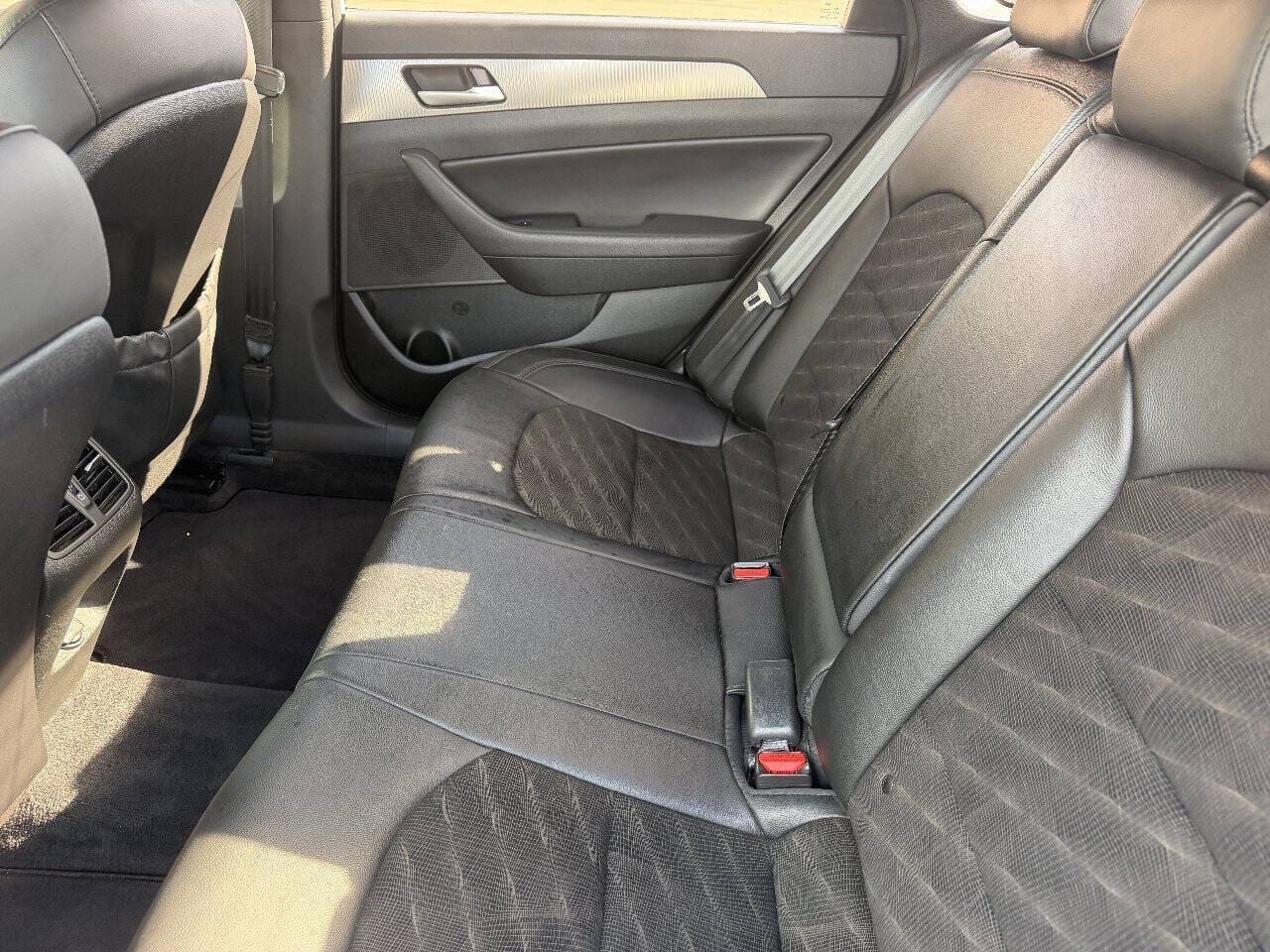 2018 Hyundai Sonata - Image 11