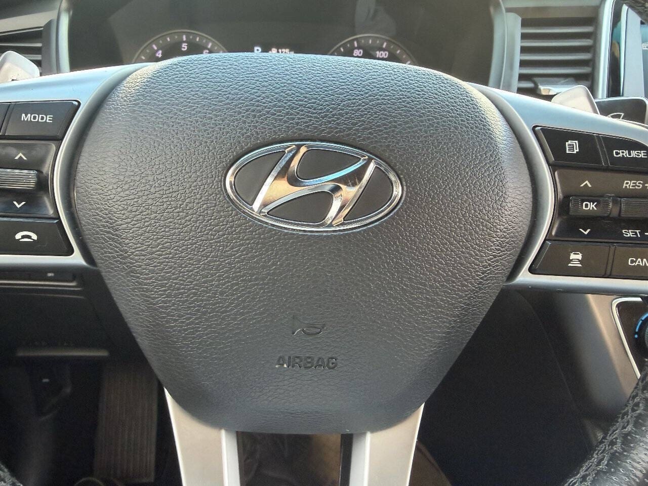 2018 Hyundai Sonata - Image 13