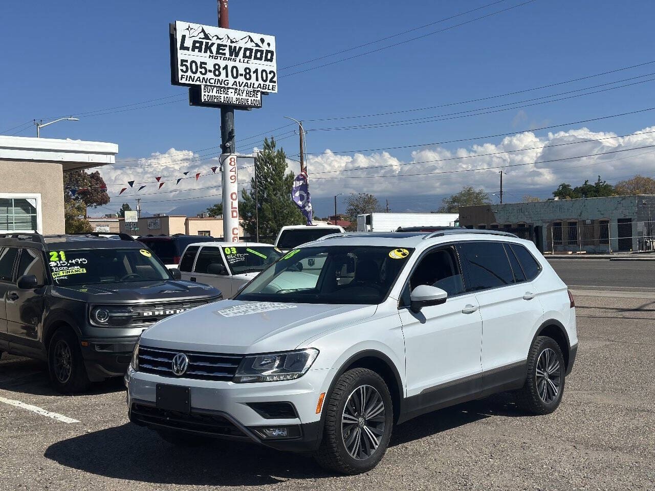 2018 Volkswagen Tiguan - Image 2