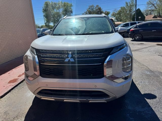 2022 Mitsubishi Outlander - Image 3