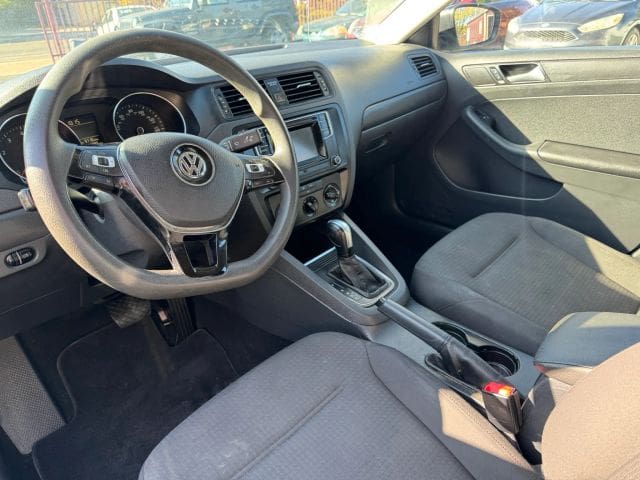2016 Volkswagen Jetta - Image 5