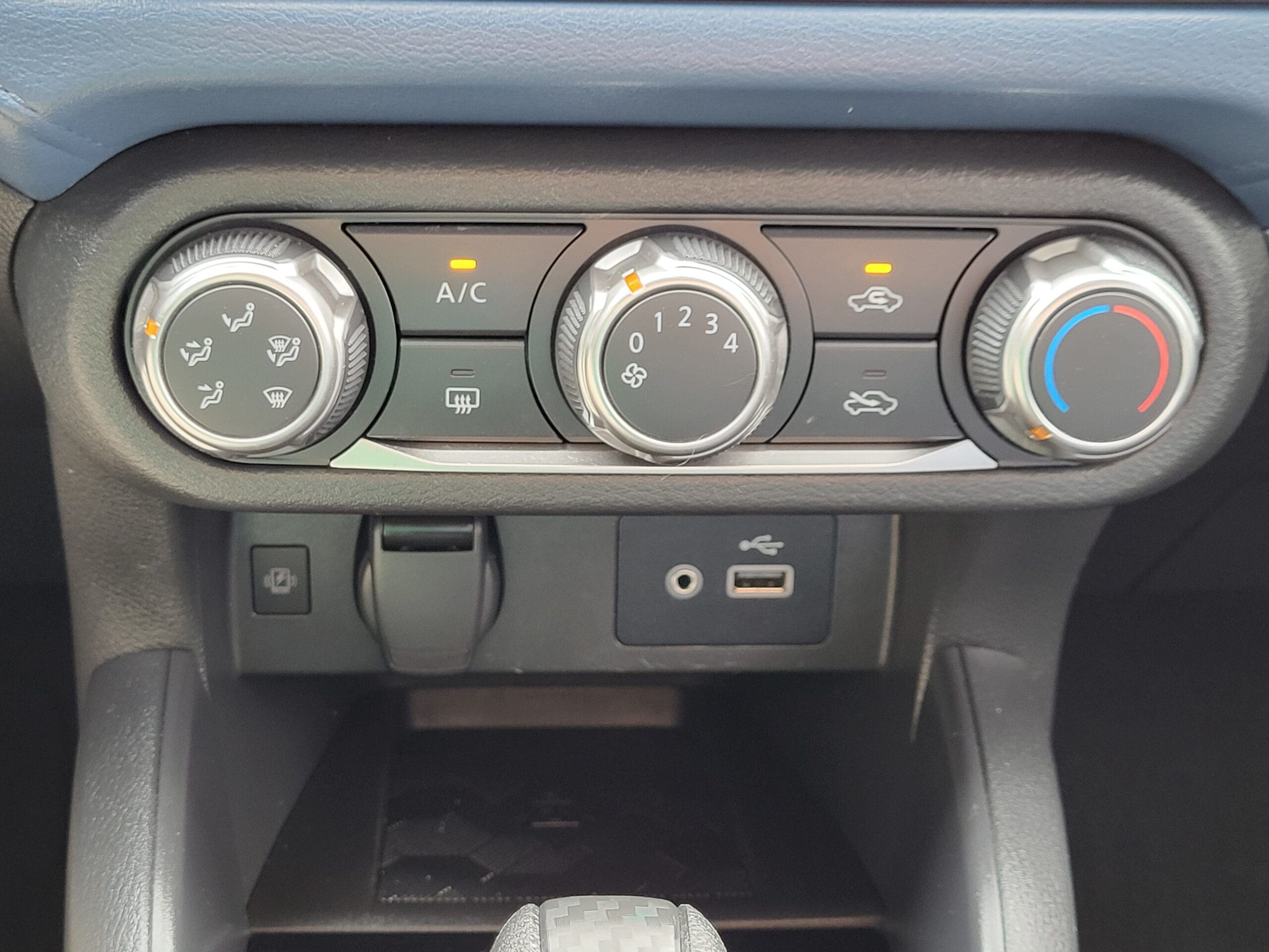 2025 Nissan Versa - Image 17