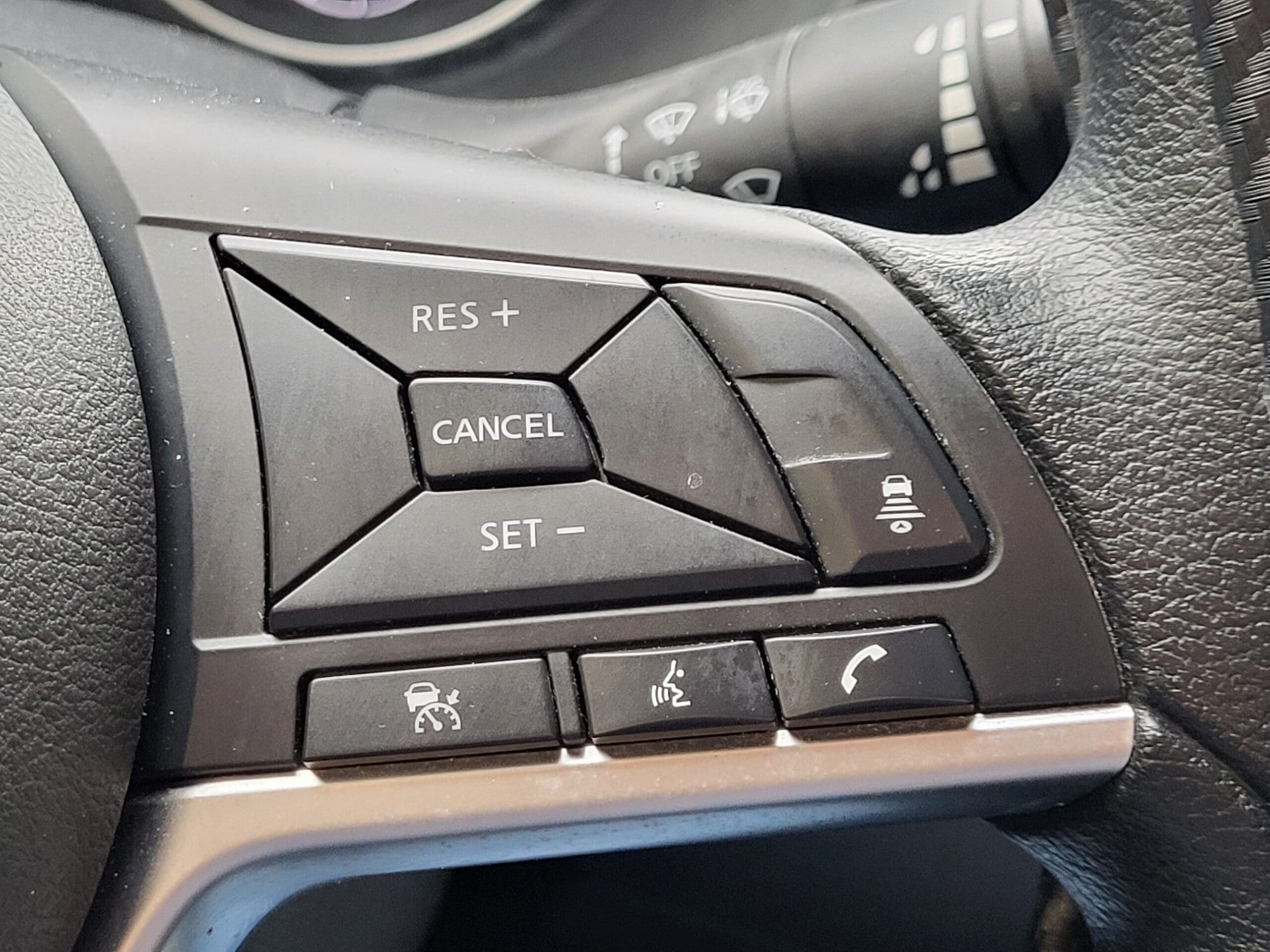 2025 Nissan Sentra - Image 30