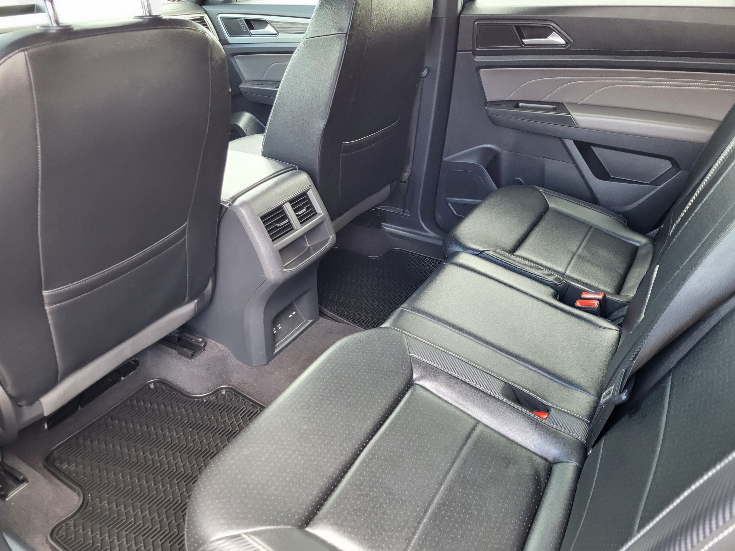 2022 Volkswagen Atlas Cross Sport - Image 25