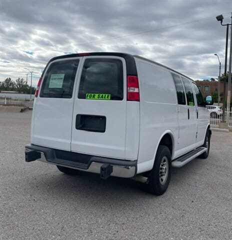 2022 GMC Savana - Image 4