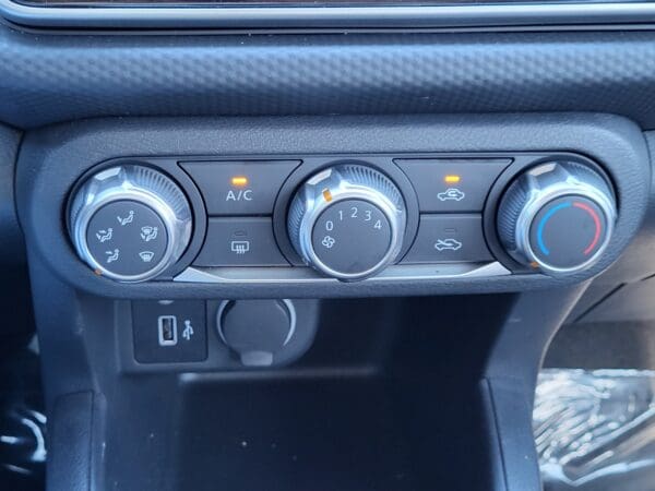 2025 Nissan Kicks Play