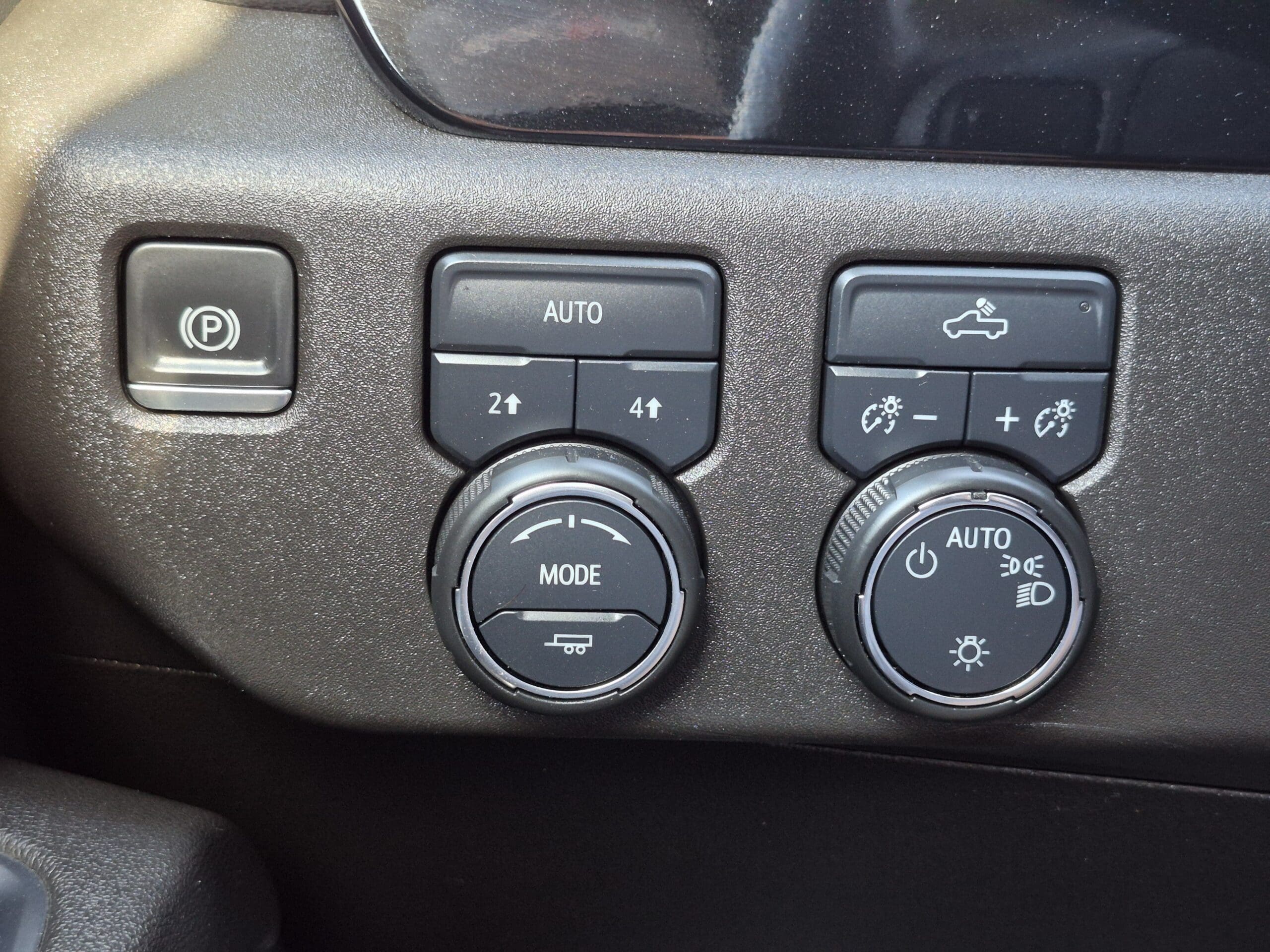 2025 Chevrolet Silverado 1500 - Image 13