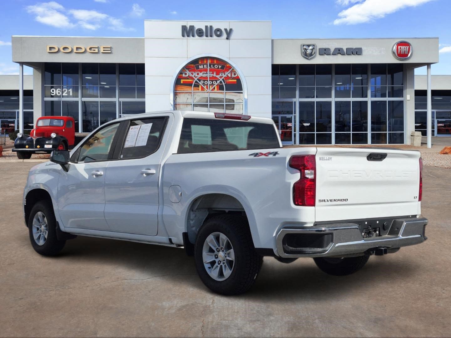 2025 Chevrolet Silverado 1500 - Image 4