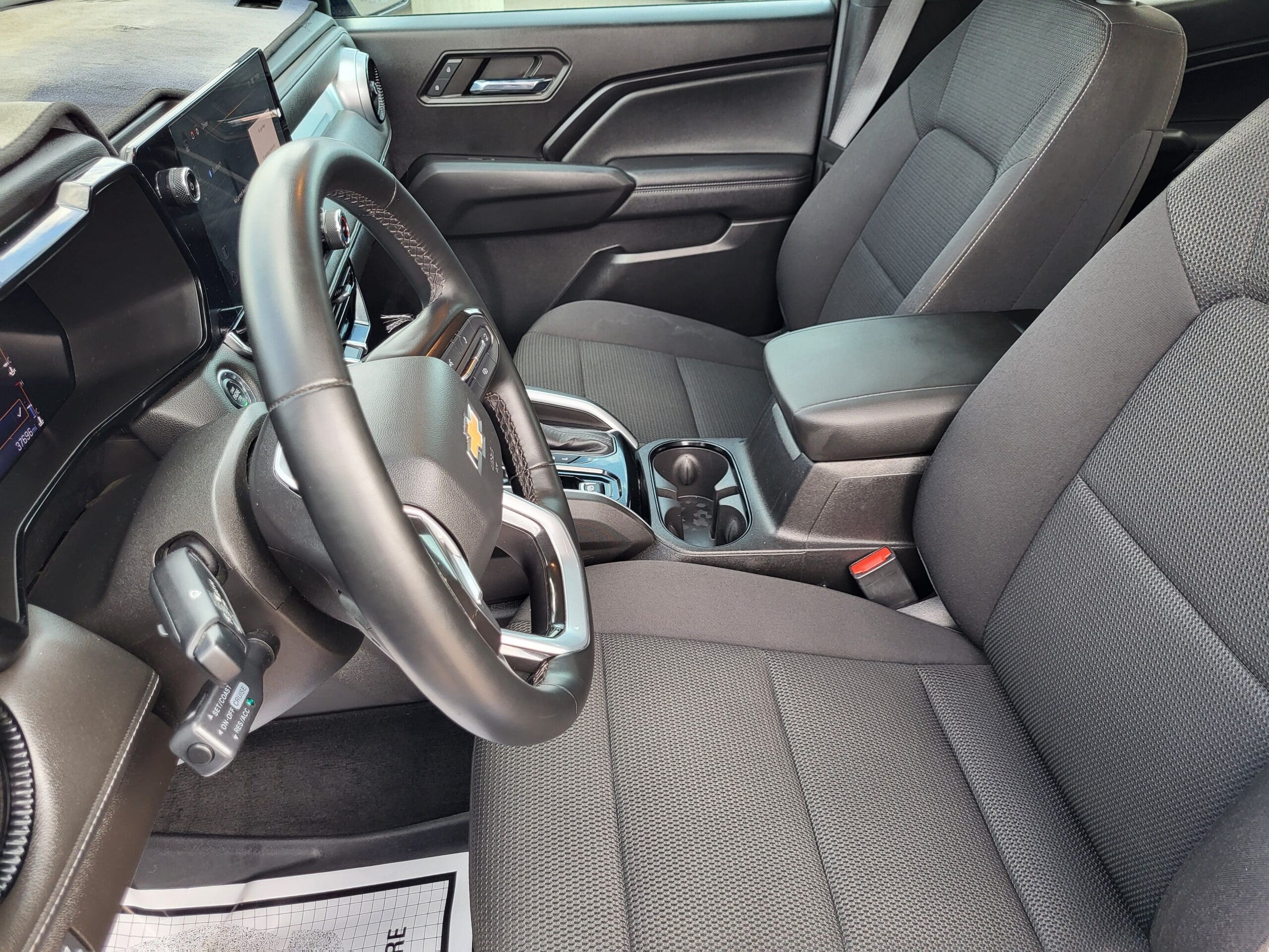 2023 Chevrolet Colorado - Image 13