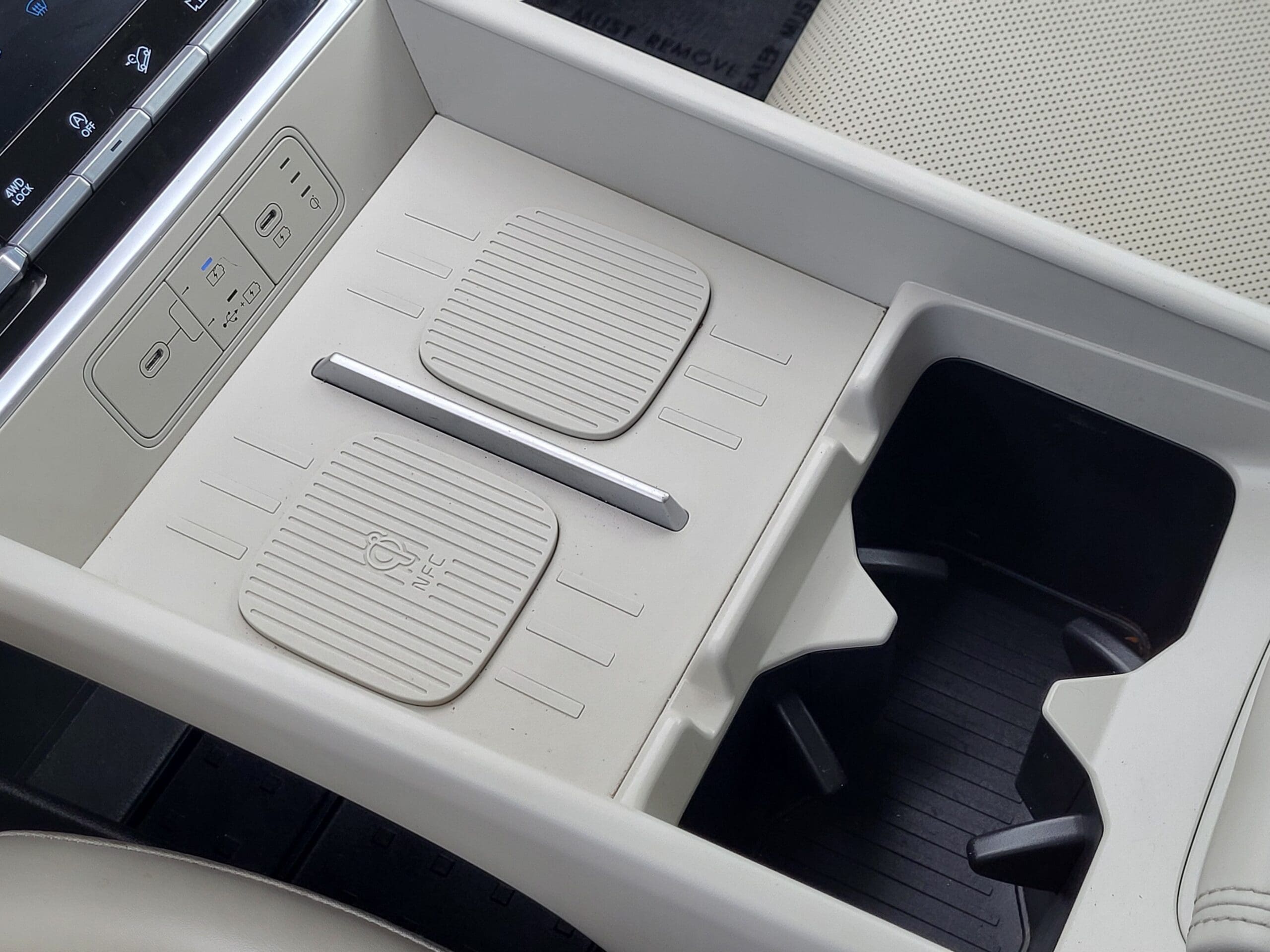 2025 Hyundai Santa Fe - Image 18