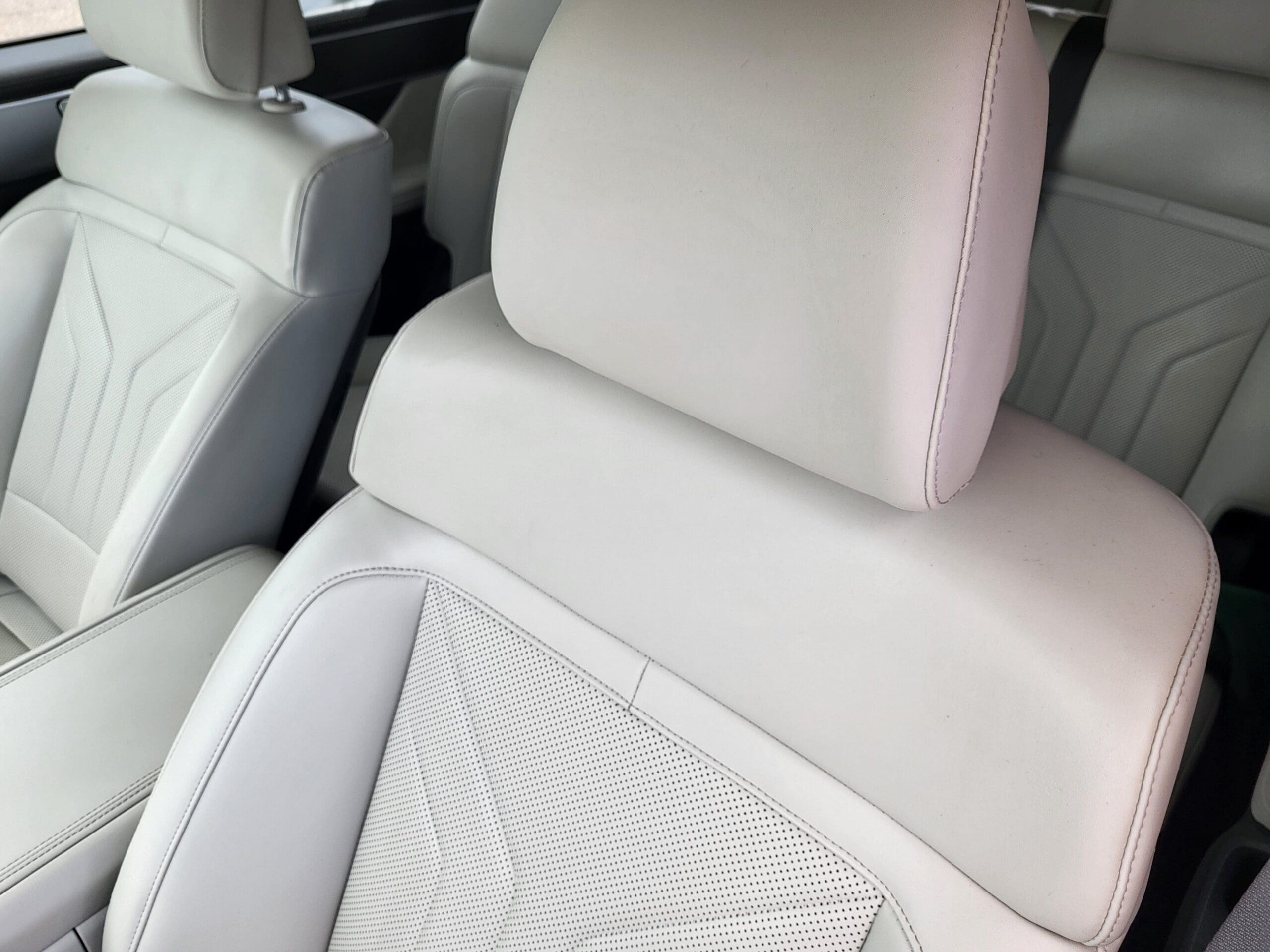 2025 Hyundai Santa Fe - Image 21