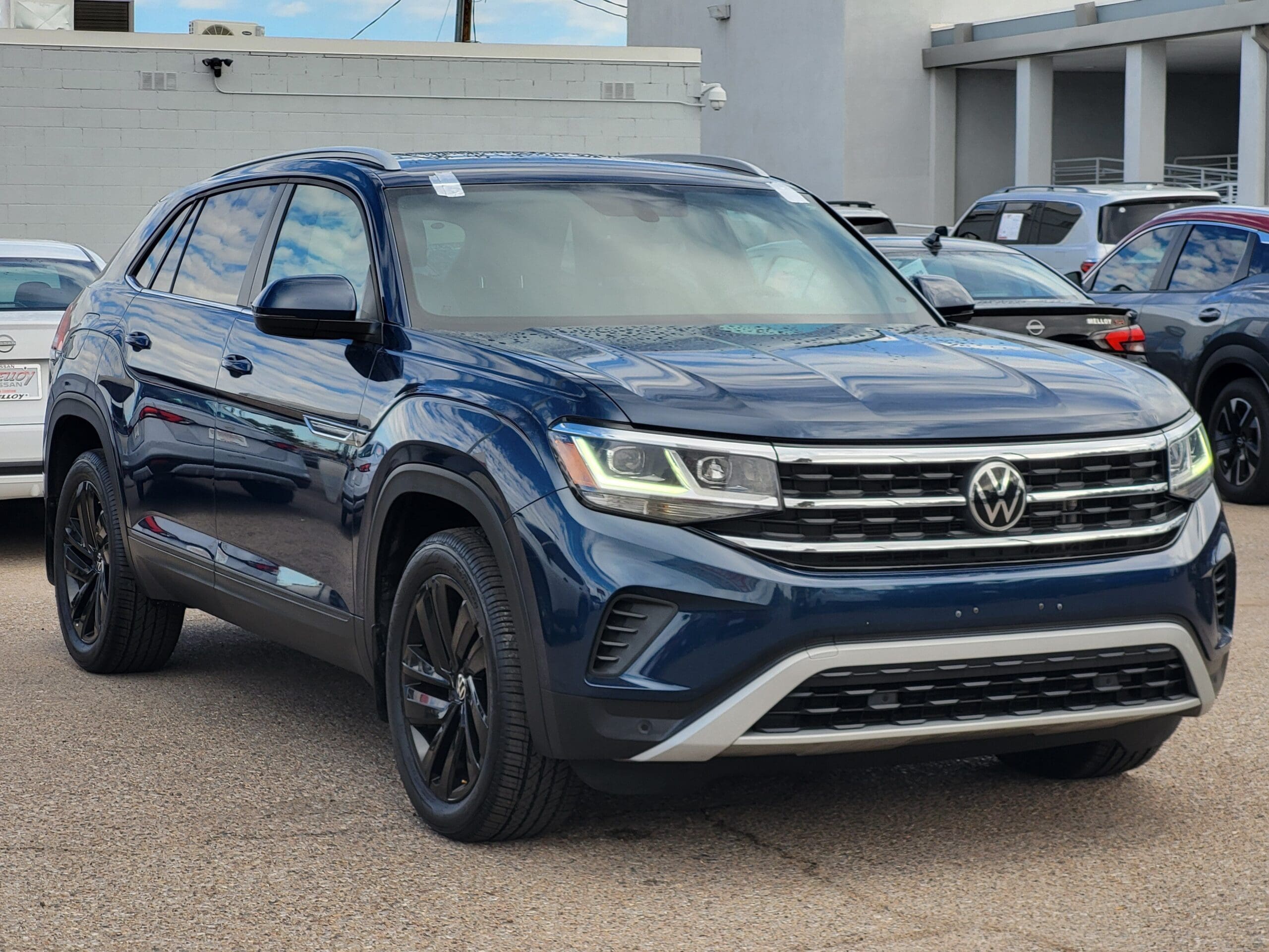 2022 Volkswagen Atlas Cross Sport - Image 3