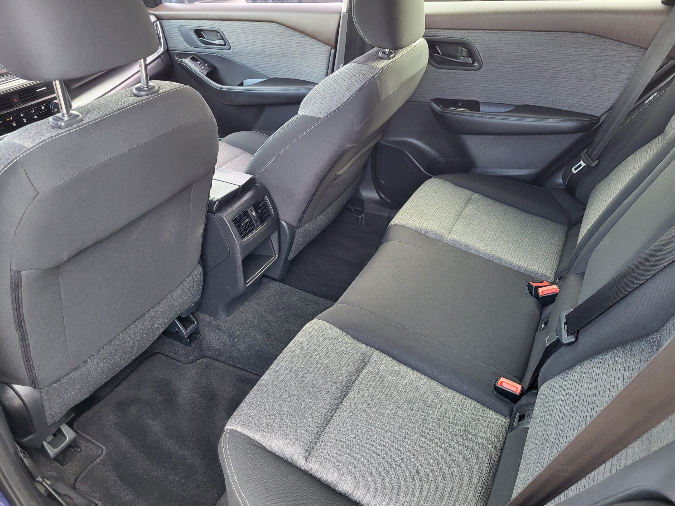 2022 Nissan Rogue - Image 25