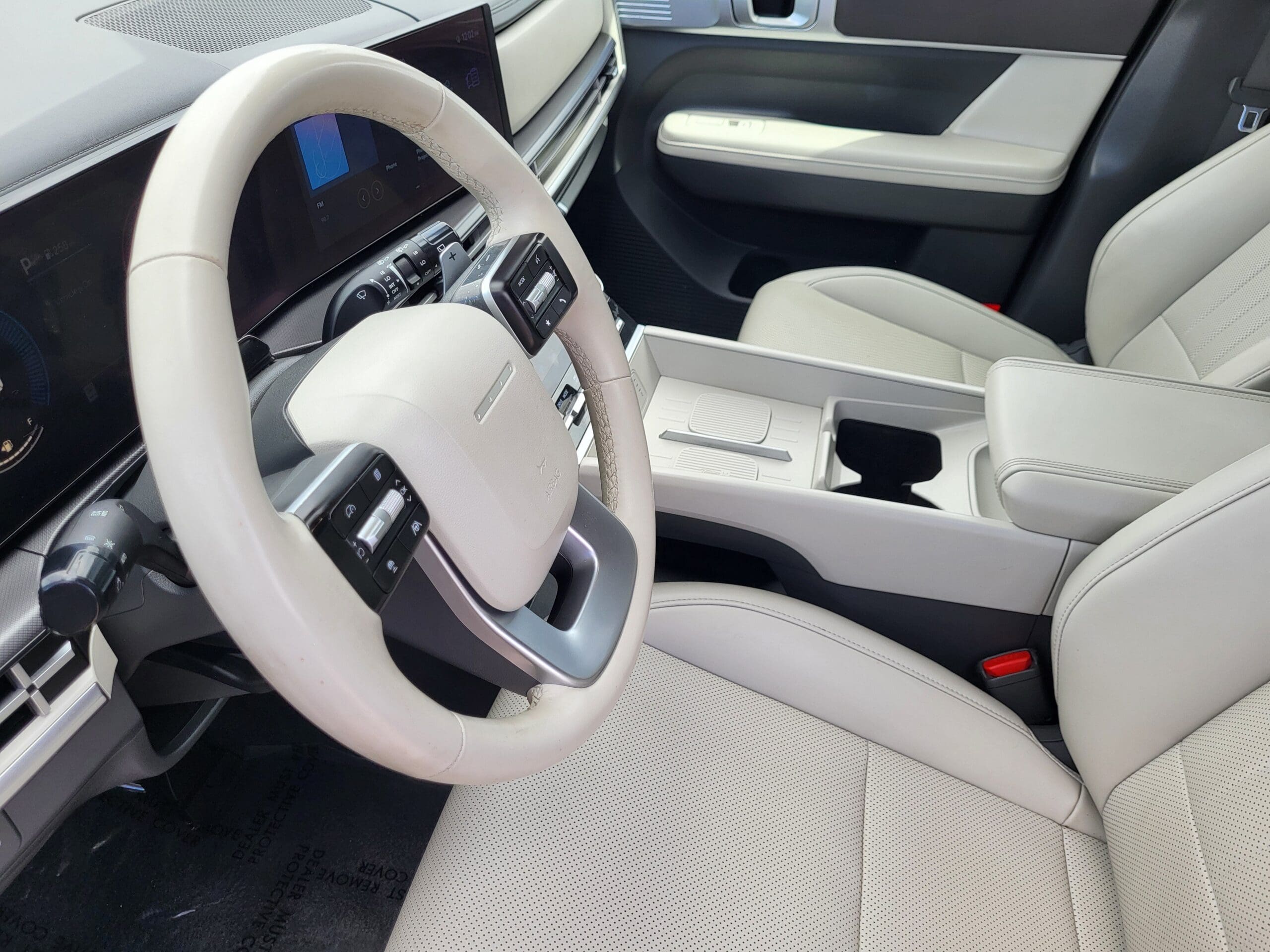2025 Hyundai Santa Fe - Image 11