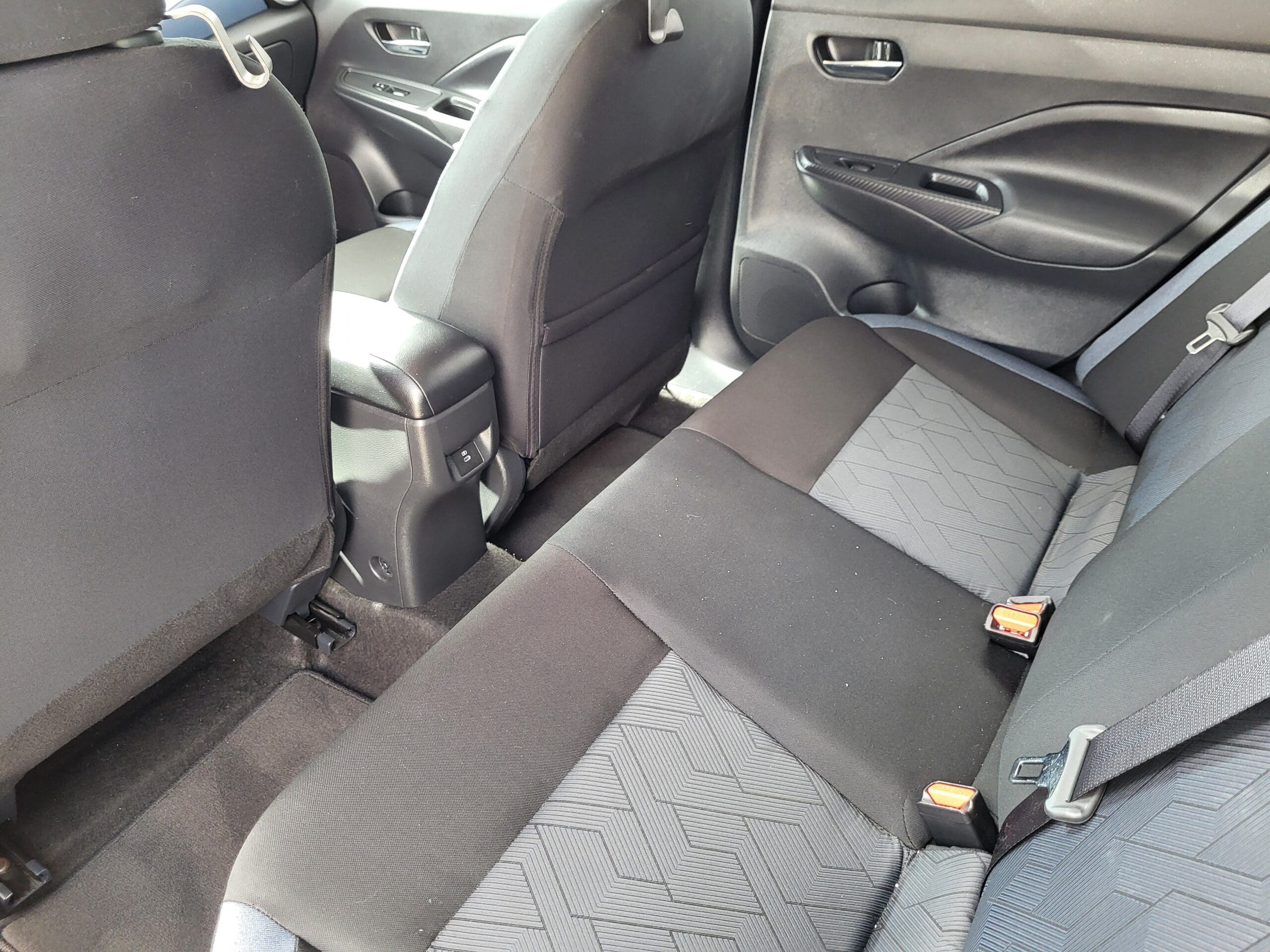 2025 Nissan Versa - Image 28