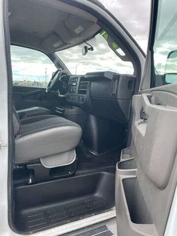 2022 GMC Savana - Image 8