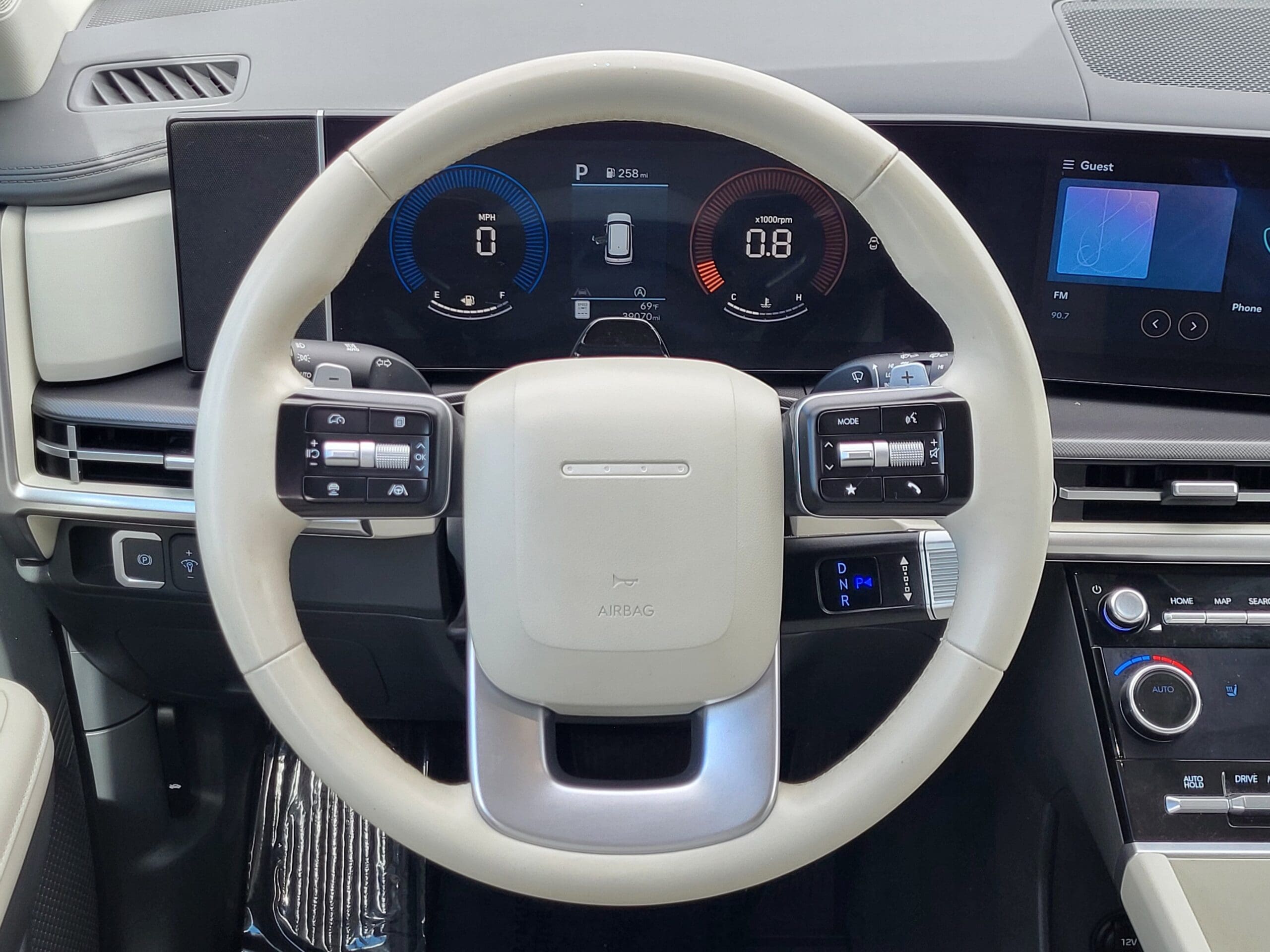 2025 Hyundai Santa Fe - Image 25