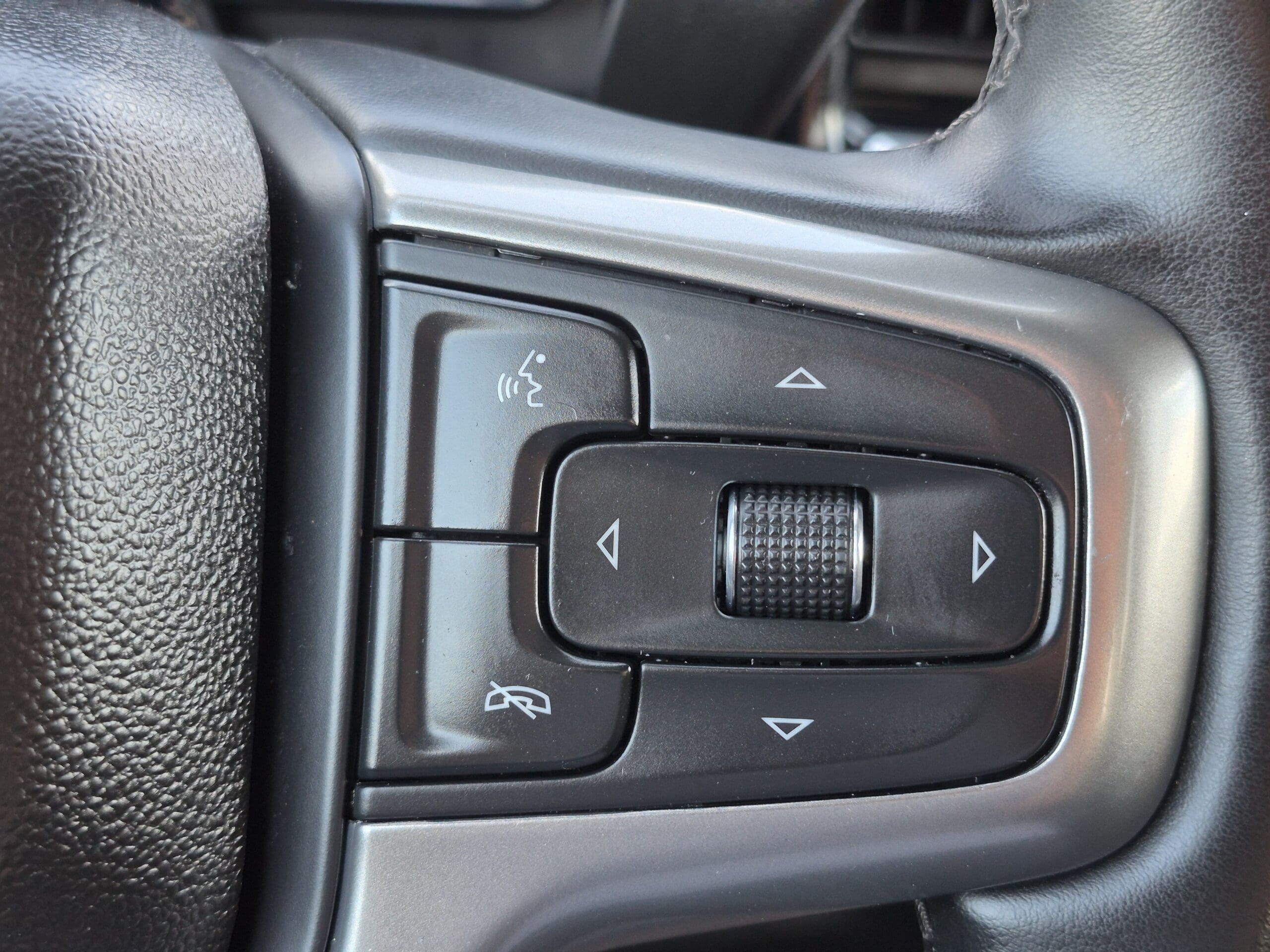 2025 Chevrolet Silverado 1500 - Image 15