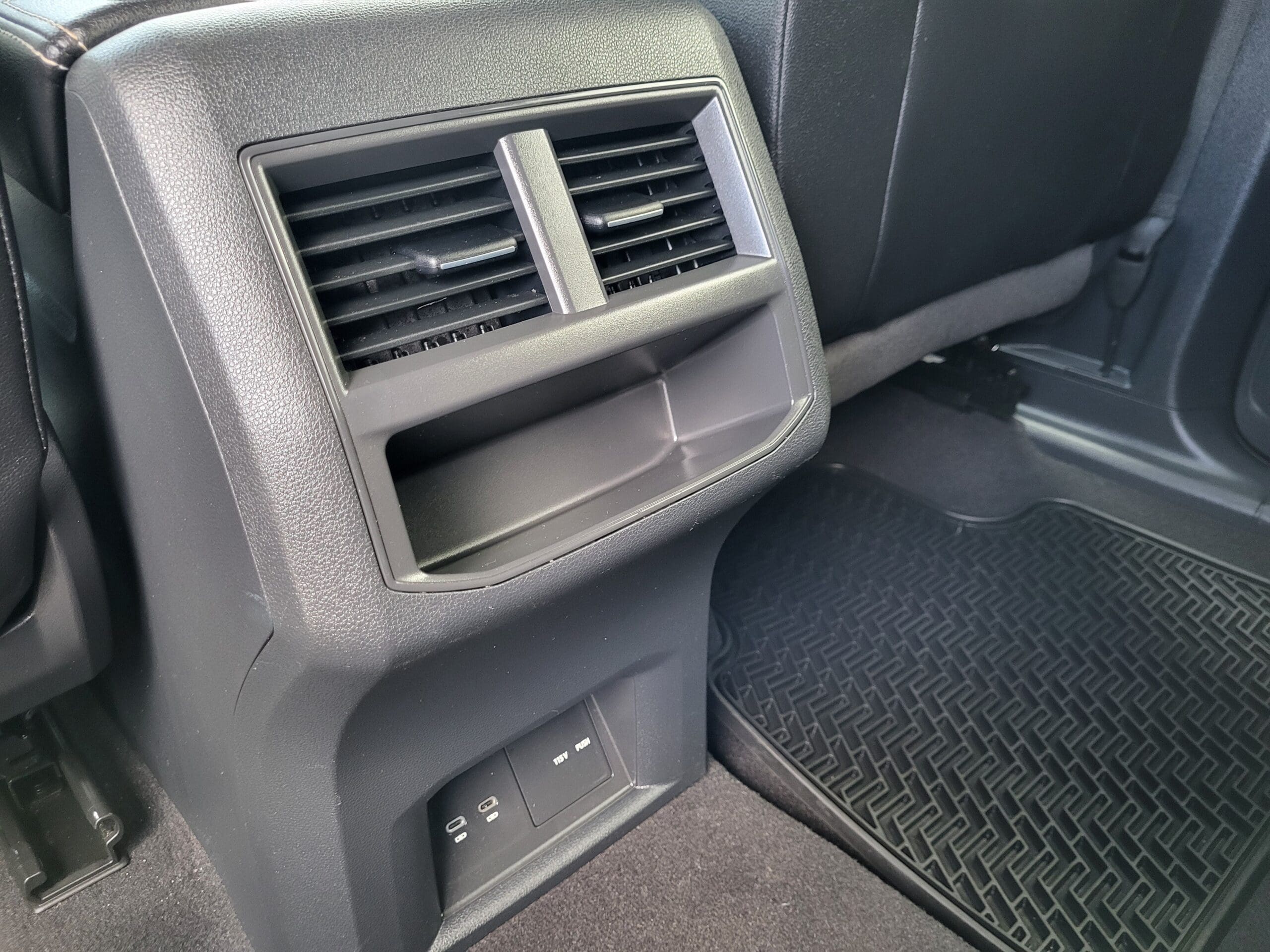 2022 Volkswagen Atlas Cross Sport - Image 27