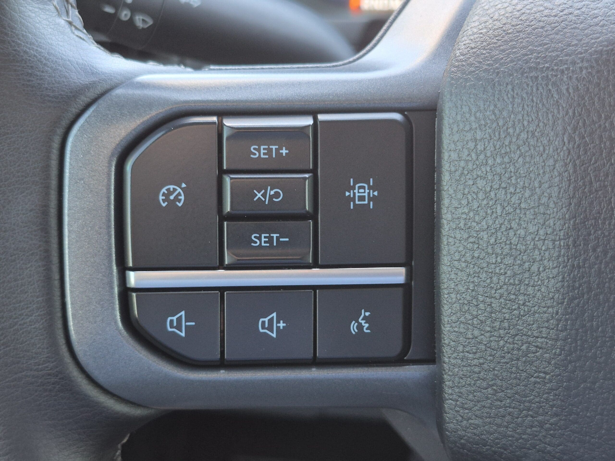2025 Ford F-150 - Image 12