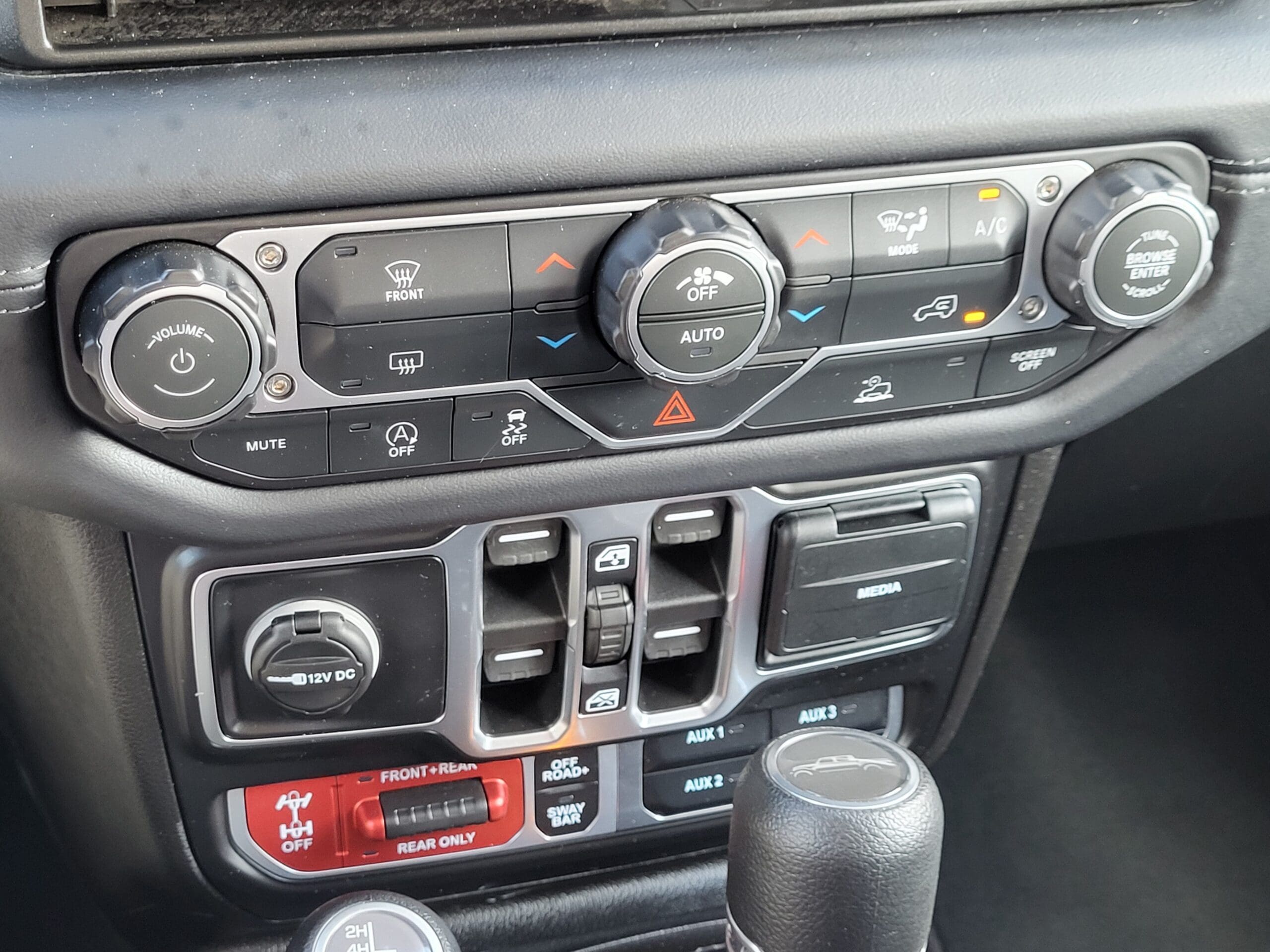 2026 Jeep Gladiator - Image 18
