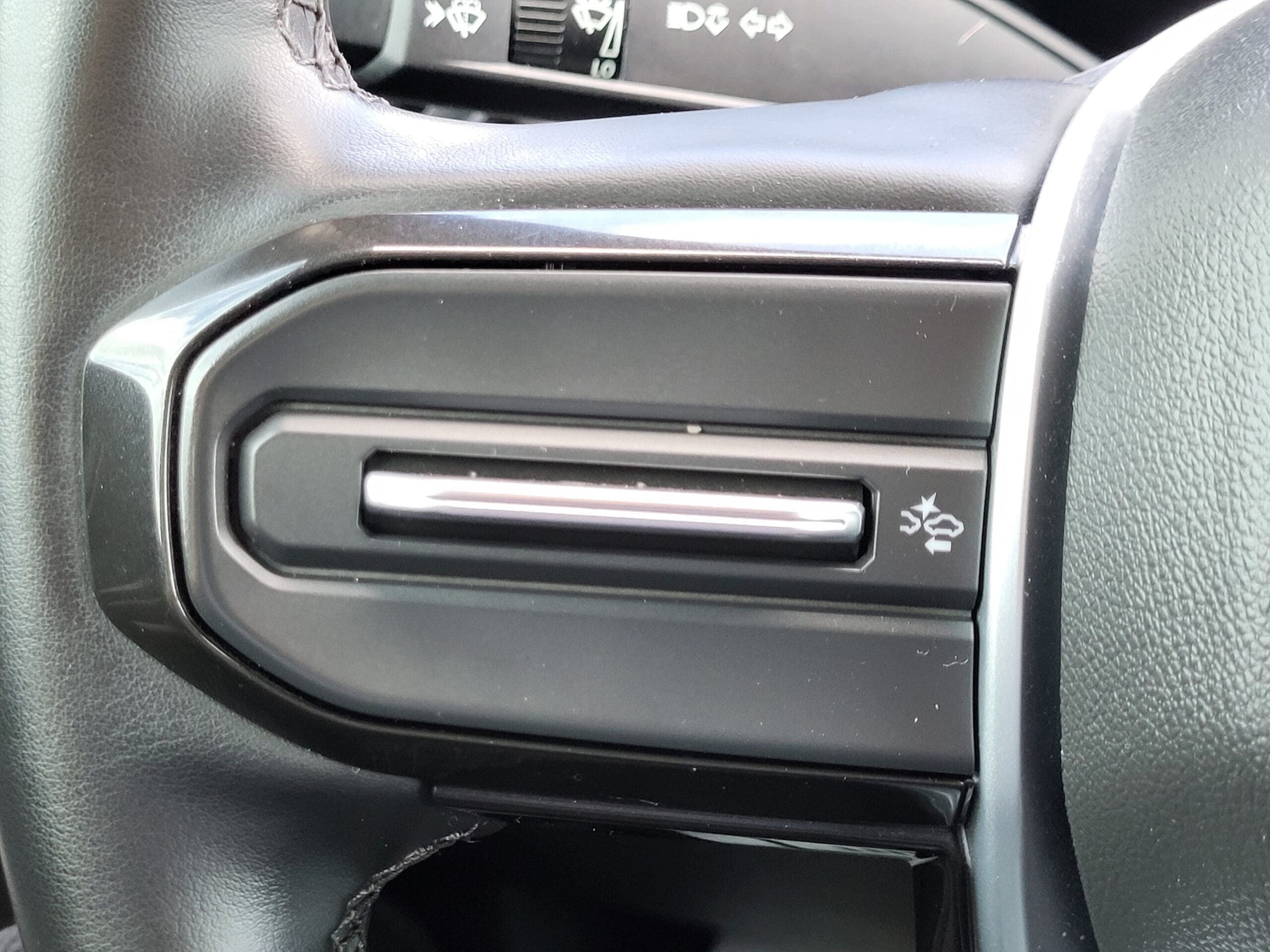 2023 Chevrolet Colorado - Image 28