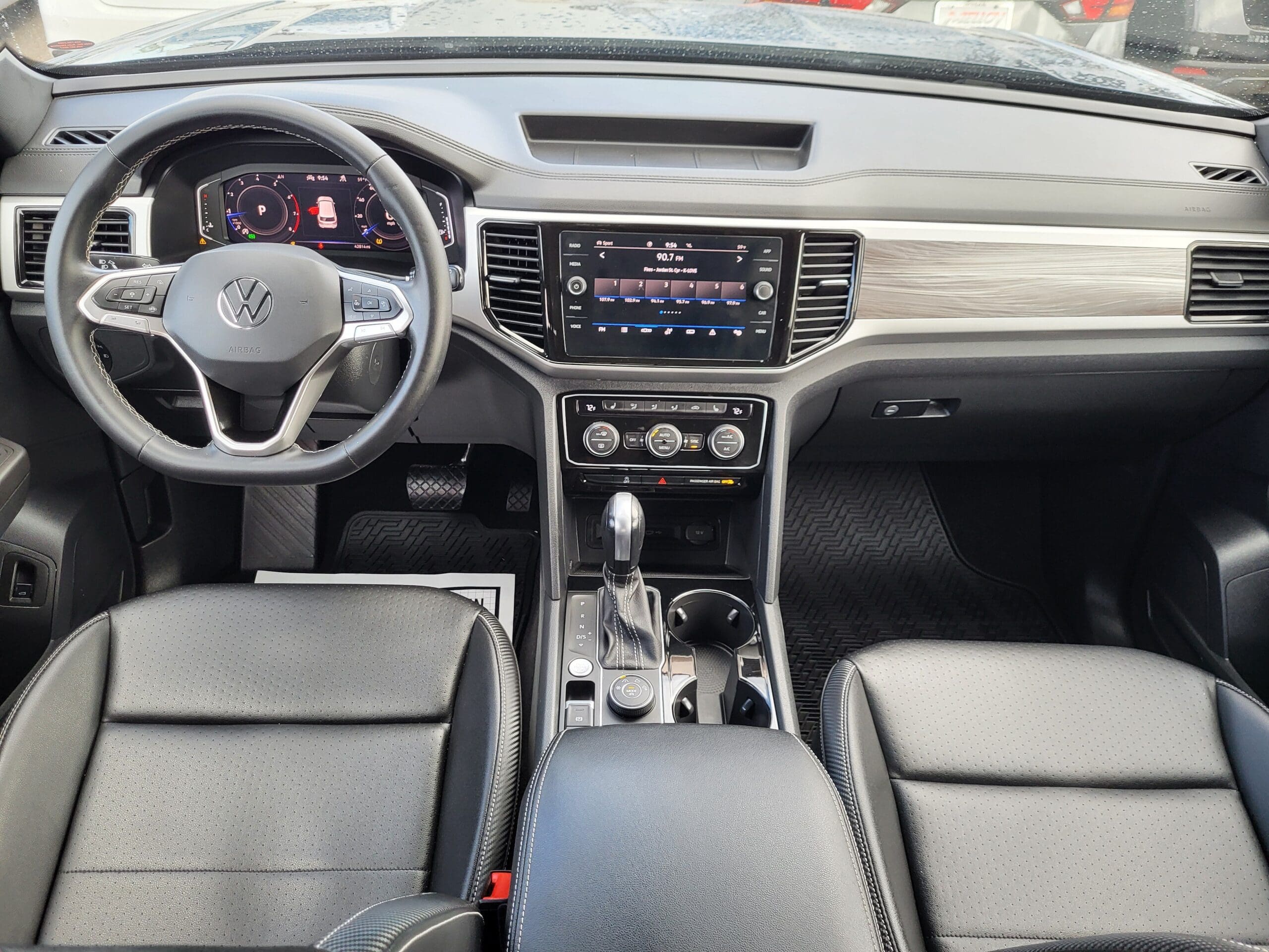 2022 Volkswagen Atlas Cross Sport - Image 28