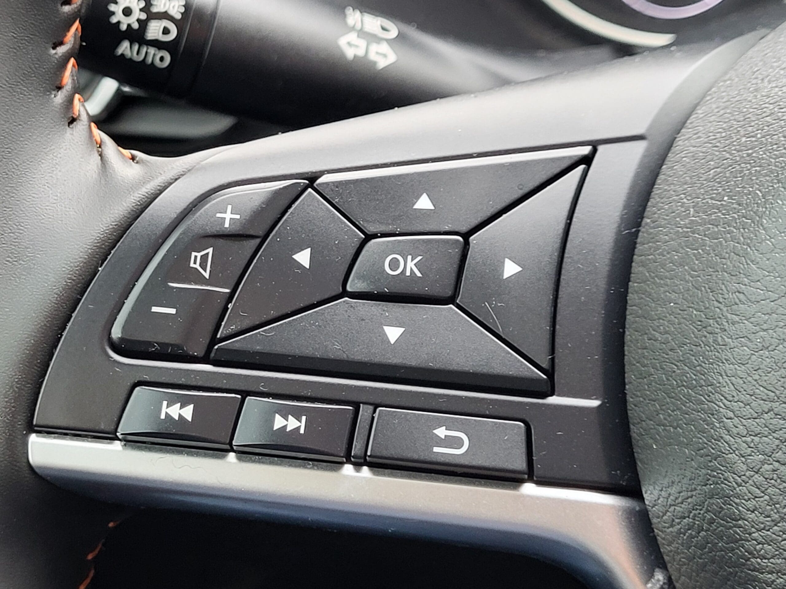 2025 Nissan Sentra - Image 28