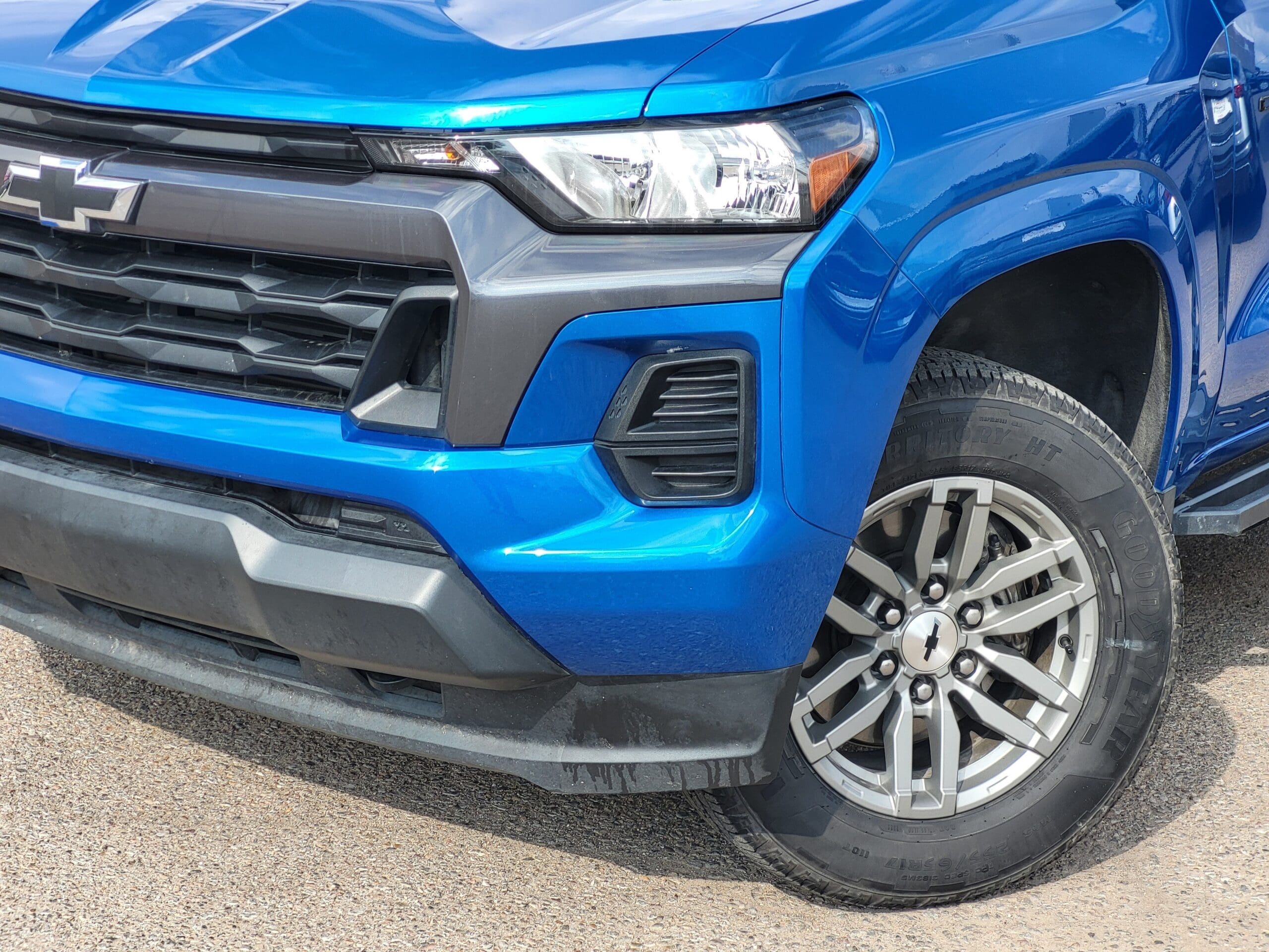 2023 Chevrolet Colorado - Image 8