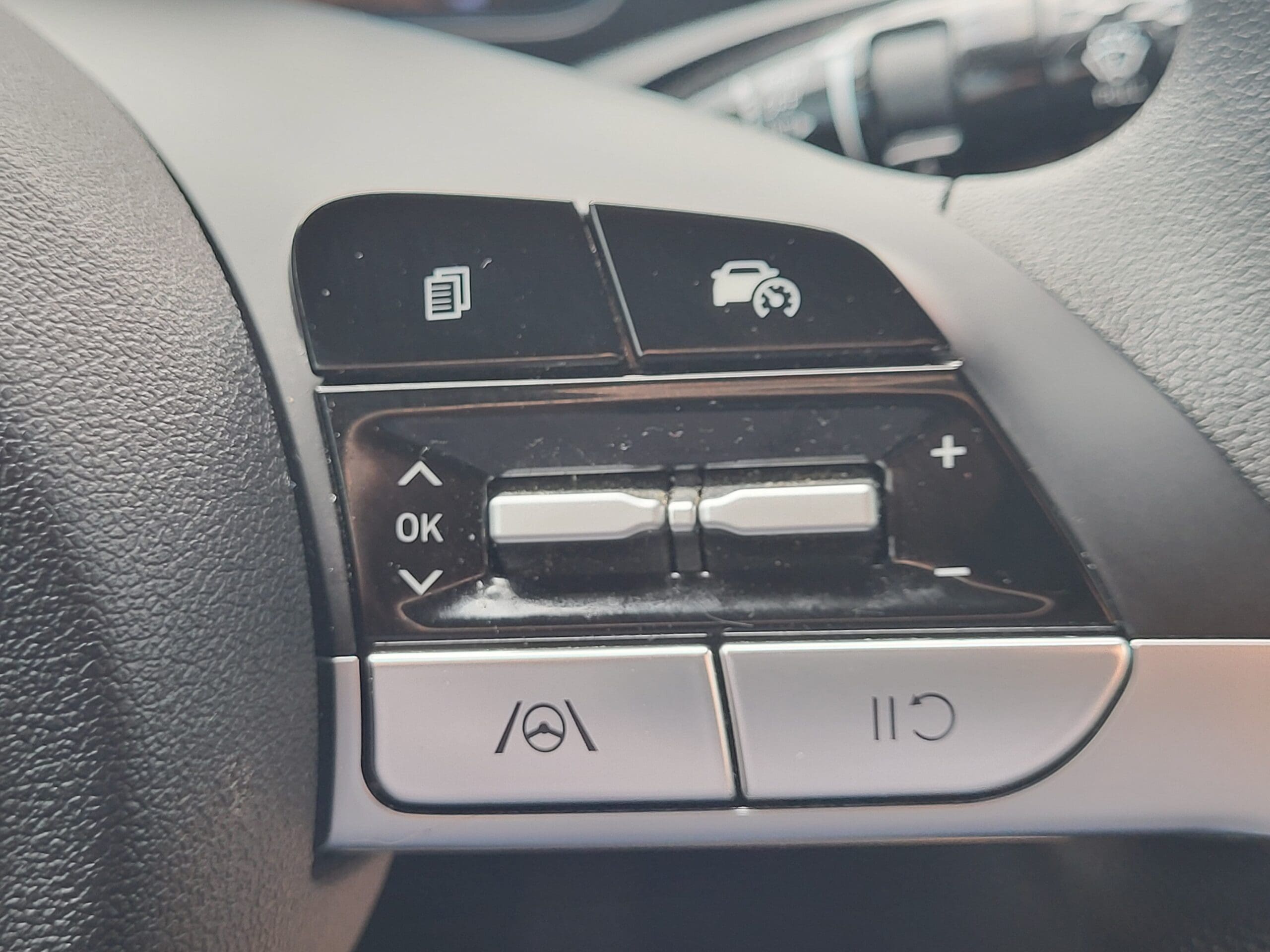 2025 Hyundai Elantra Hybrid - Image 30