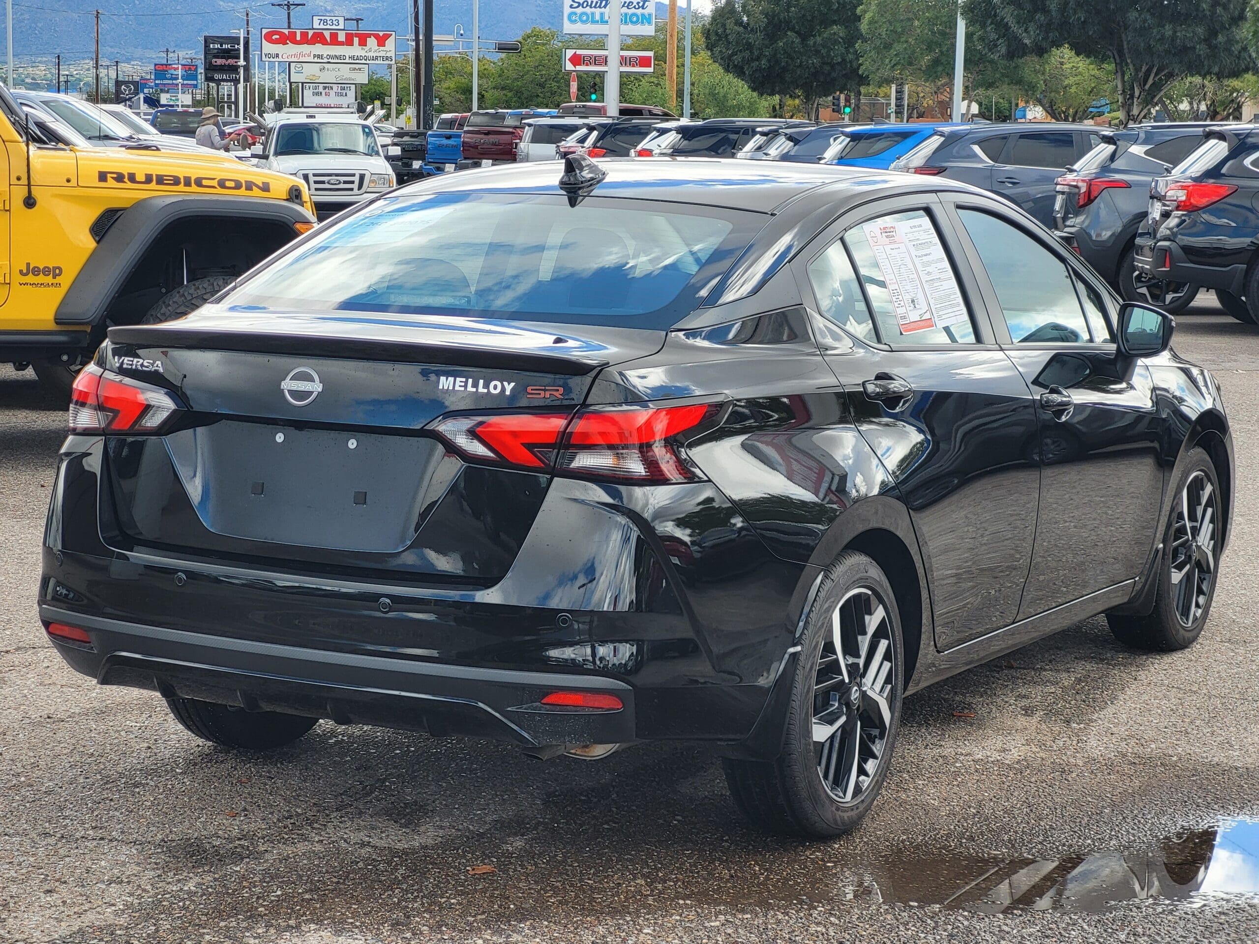 2025 Nissan Versa - Image 4