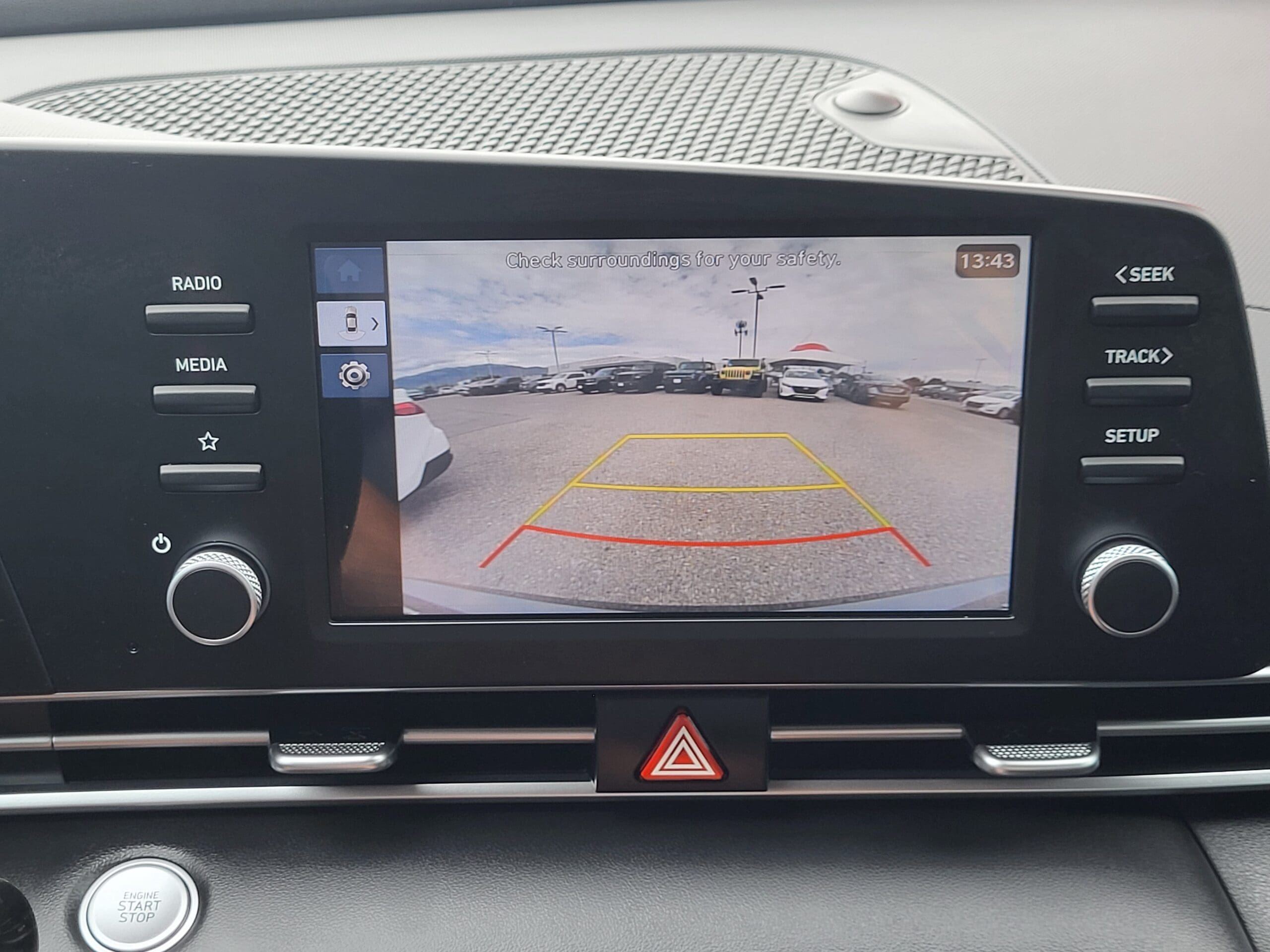 2025 Hyundai Elantra Hybrid - Image 18