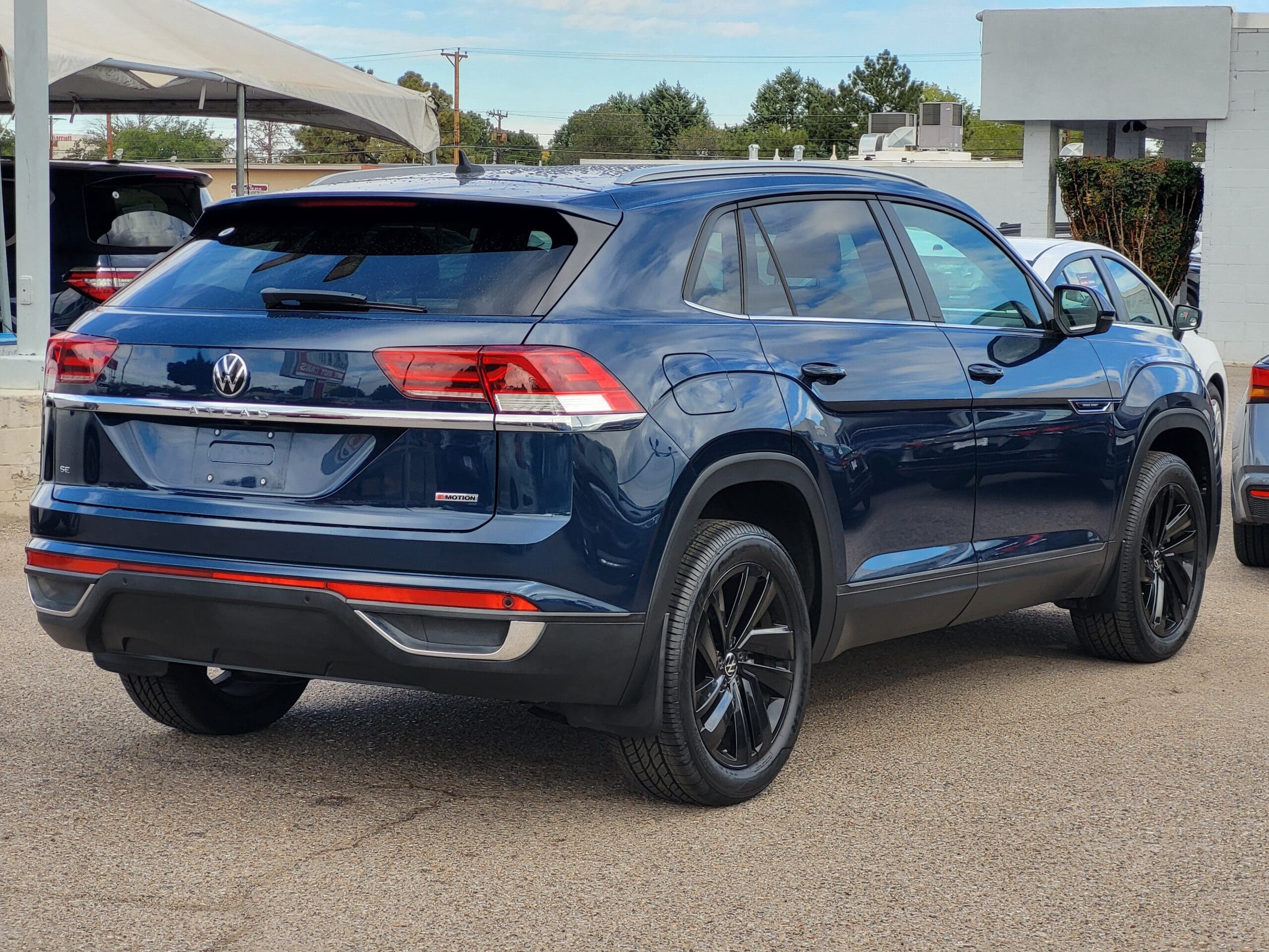 2022 Volkswagen Atlas Cross Sport - Image 4